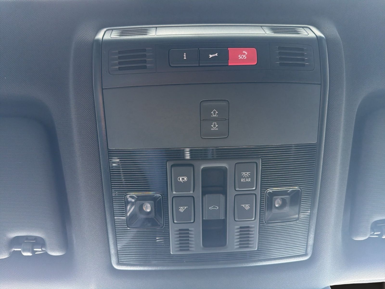 Fahrzeugabbildung SKODA Karoq 2.0 TDI 4x4 Sportline Matrix AHK Pano SD - mit KI generiert/bearbeitet