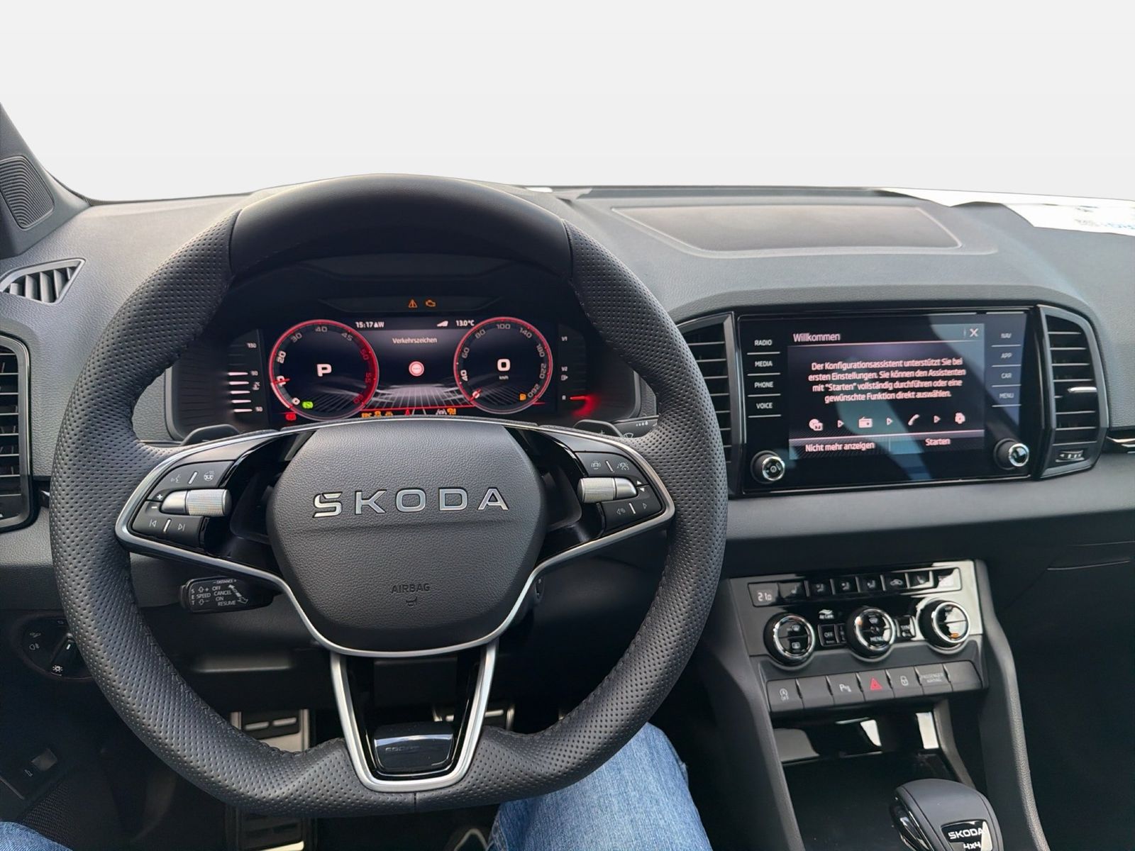 Fahrzeugabbildung SKODA Karoq 2.0 TDI 4x4 Sportline Matrix AHK Pano SD - mit KI generiert/bearbeitet