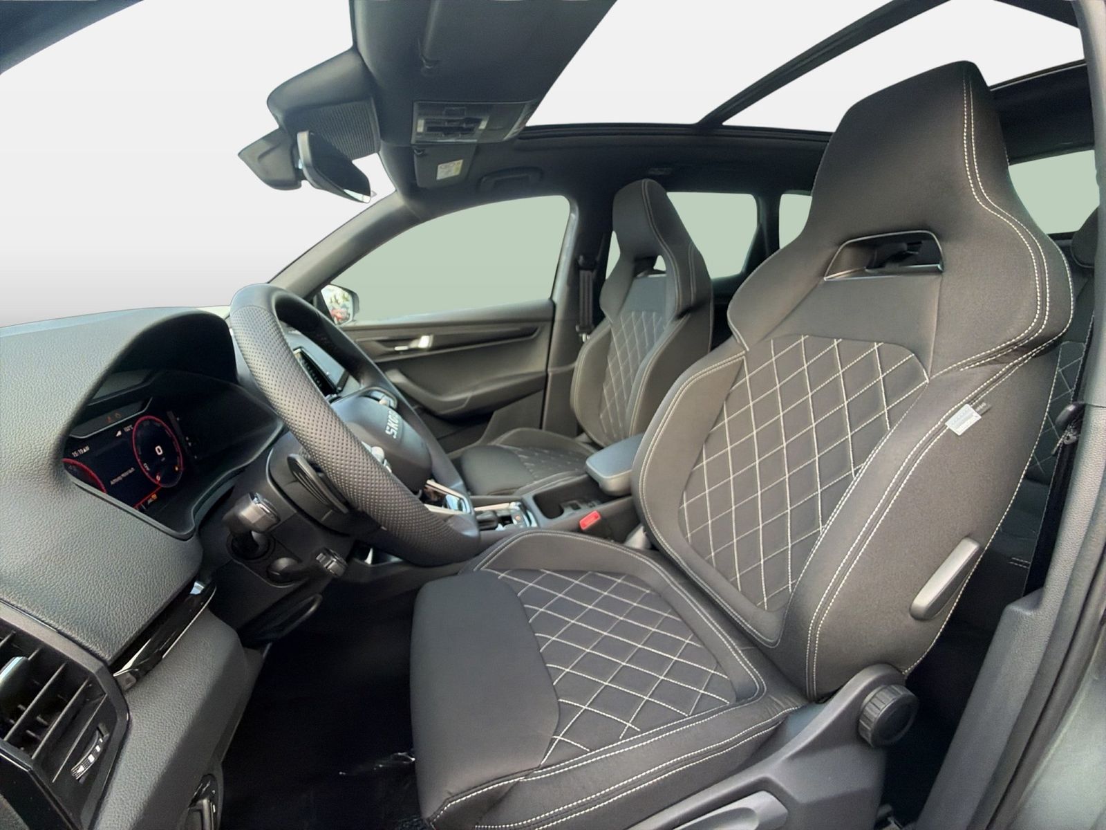 Fahrzeugabbildung SKODA Karoq 2.0 TDI 4x4 Sportline Matrix AHK Pano SD - mit KI generiert/bearbeitet