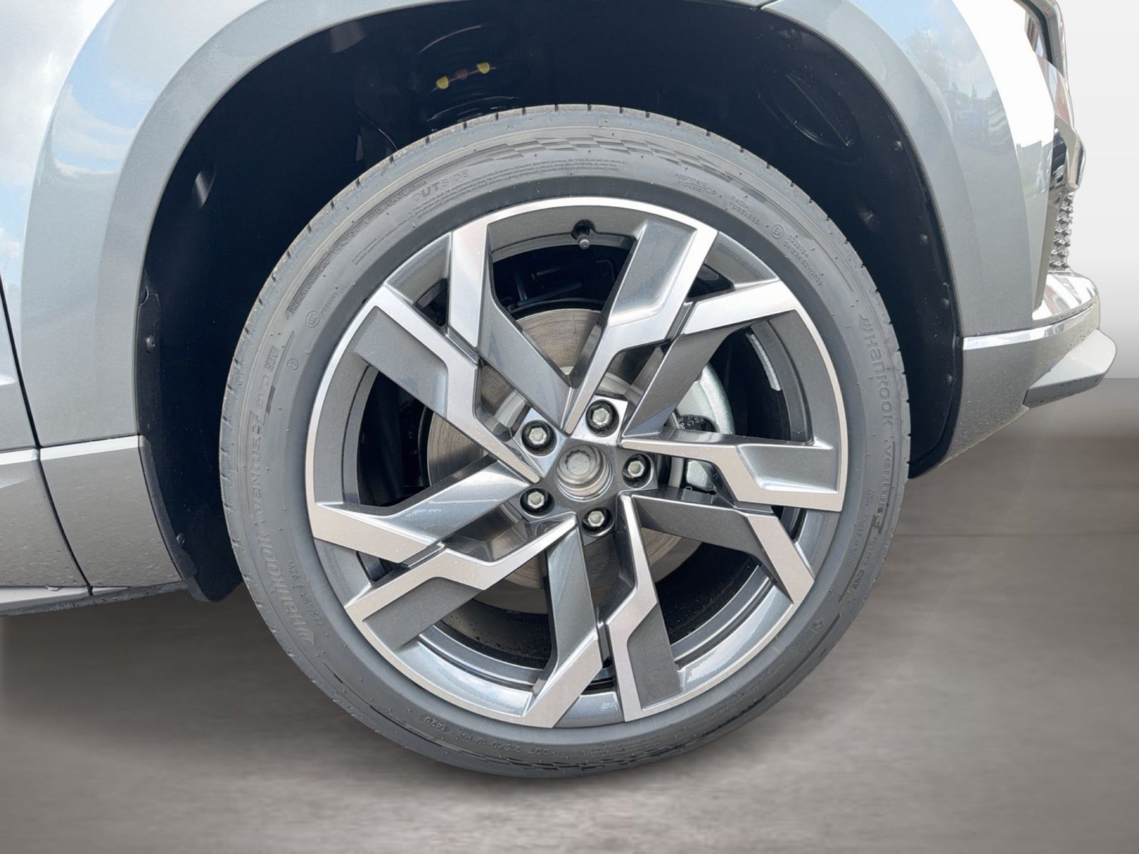 Fahrzeugabbildung SKODA Karoq 2.0 TDI 4x4 Sportline Matrix AHK Pano SD - mit KI generiert/bearbeitet