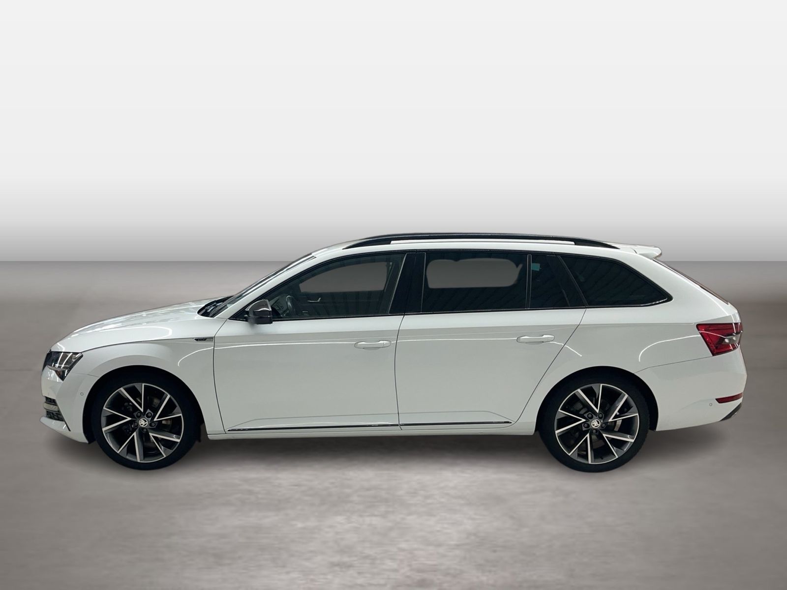 Fahrzeugabbildung SKODA Superb Combi 2.0 TDI DSG Sportline Matrix 4xSHZG - mit KI generiert/bearbeitet