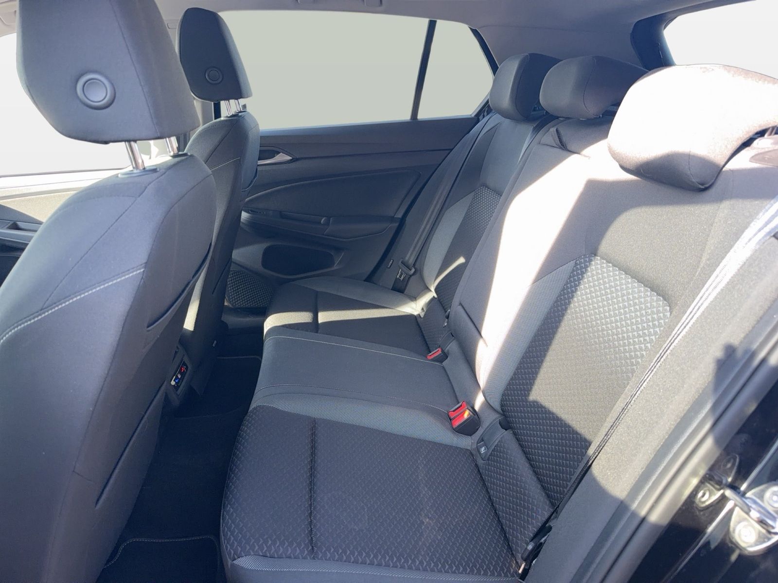 Fahrzeug autohaus mense Fahrzeugabbildung Volkswagen Golf VIII 1.5 TSI Active IQ.Light Matrix CarPlay - mit KI generiert/bearbeitet