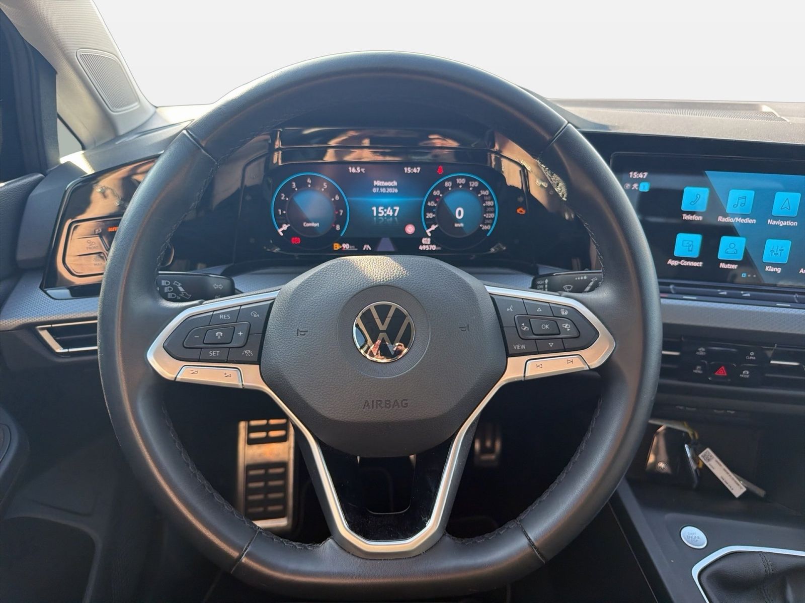 Fahrzeug autohaus mense Fahrzeugabbildung Volkswagen Golf VIII 1.5 TSI Active IQ.Light Matrix CarPlay - mit KI generiert/bearbeitet