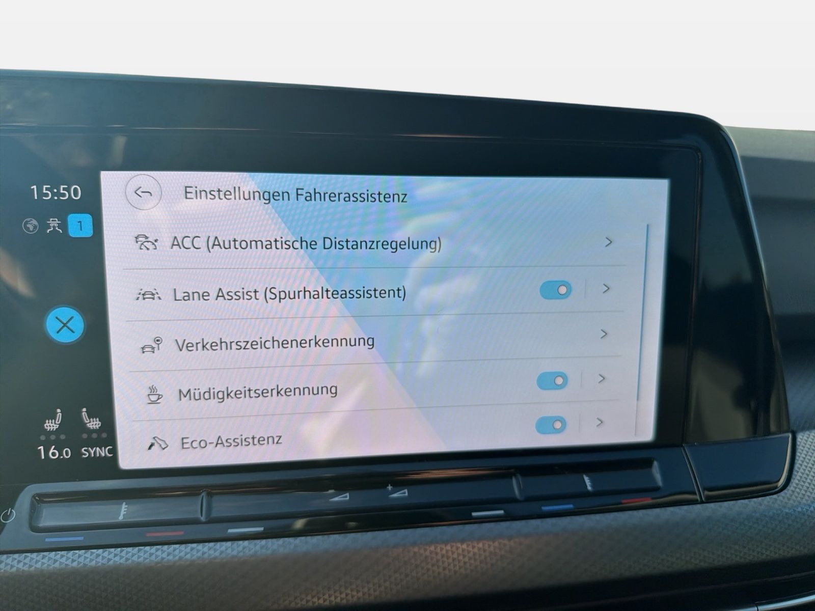 Fahrzeug autohaus mense Fahrzeugabbildung Volkswagen Golf VIII 1.5 TSI Active IQ.Light Matrix CarPlay - mit KI generiert/bearbeitet