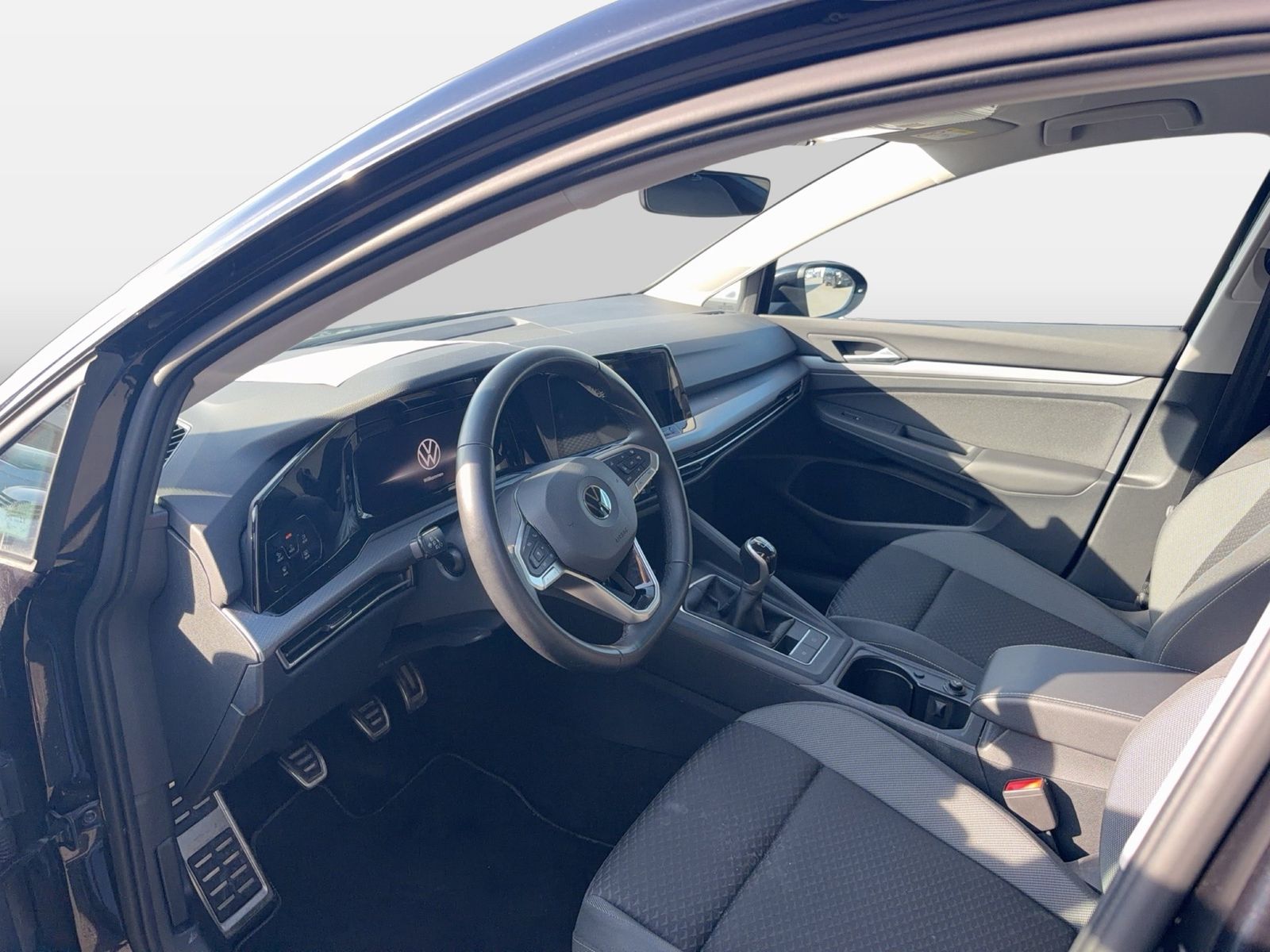 Fahrzeug autohaus mense Fahrzeugabbildung Volkswagen Golf VIII 1.5 TSI Active IQ.Light Matrix CarPlay - mit KI generiert/bearbeitet