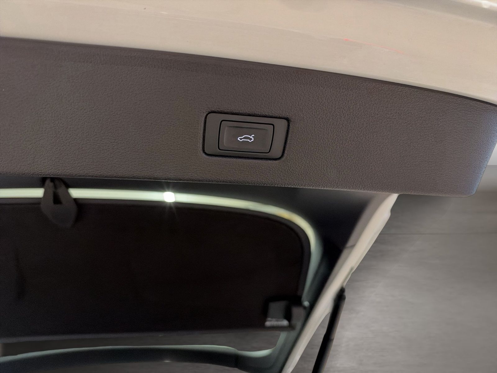 Fahrzeug autohaus mense Fahrzeugabbildung Audi A7 Sportback 45 TFSI S tronic S line CarPlay AHK - mit KI generiert/bearbeitet