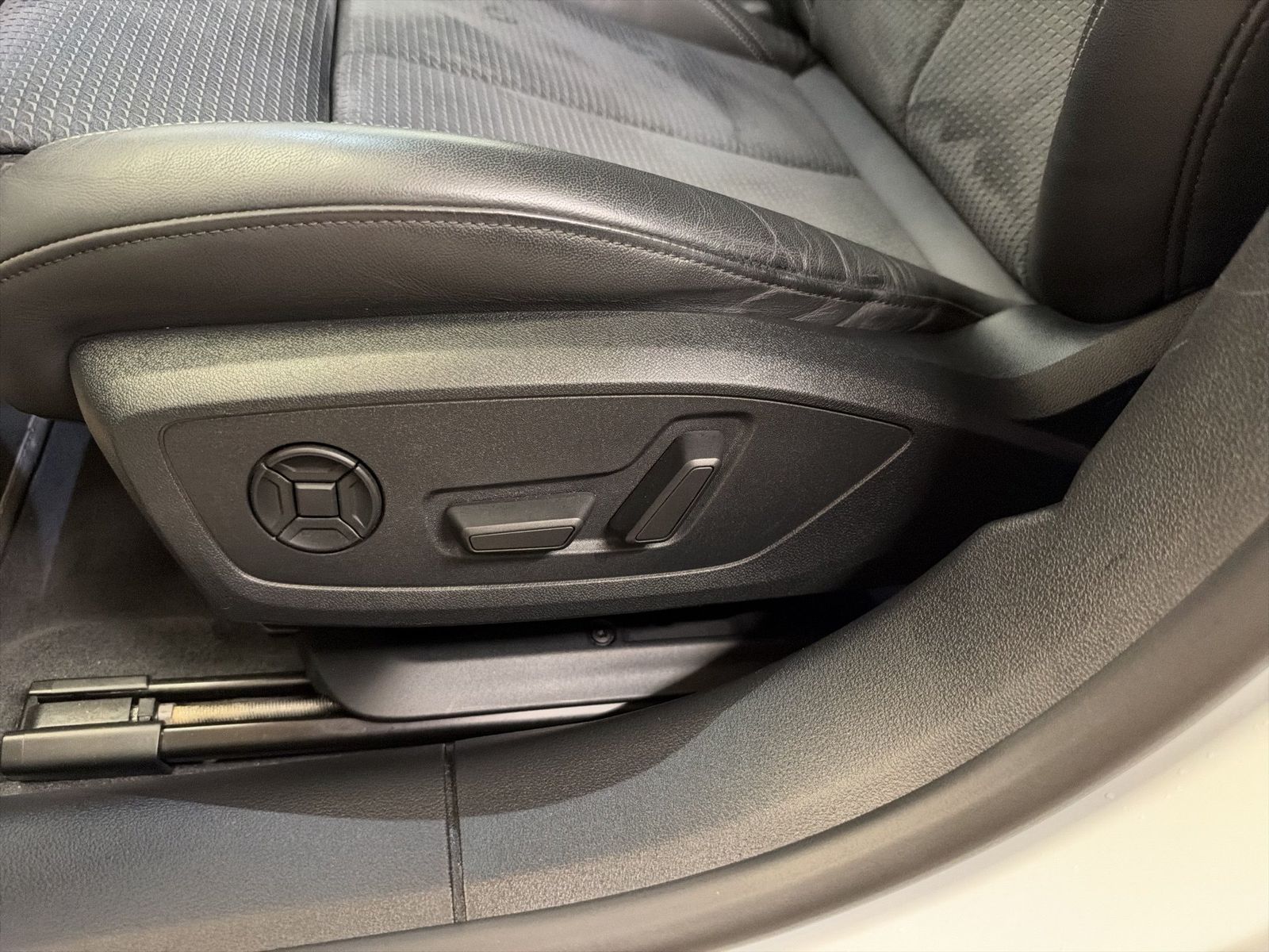Fahrzeug autohaus mense Fahrzeugabbildung Audi A7 Sportback 45 TFSI S tronic S line CarPlay AHK - mit KI generiert/bearbeitet