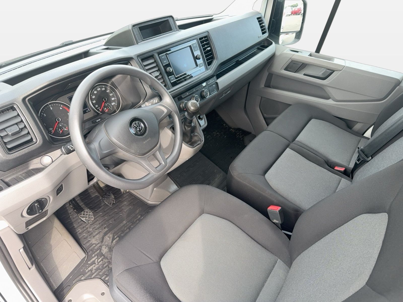 Fahrzeug autohaus mense Fahrzeugabbildung Volkswagen Crafter 35 Kasten 2.0 TDI HD LR RearView Klima - mit KI generiert/bearbeitet
