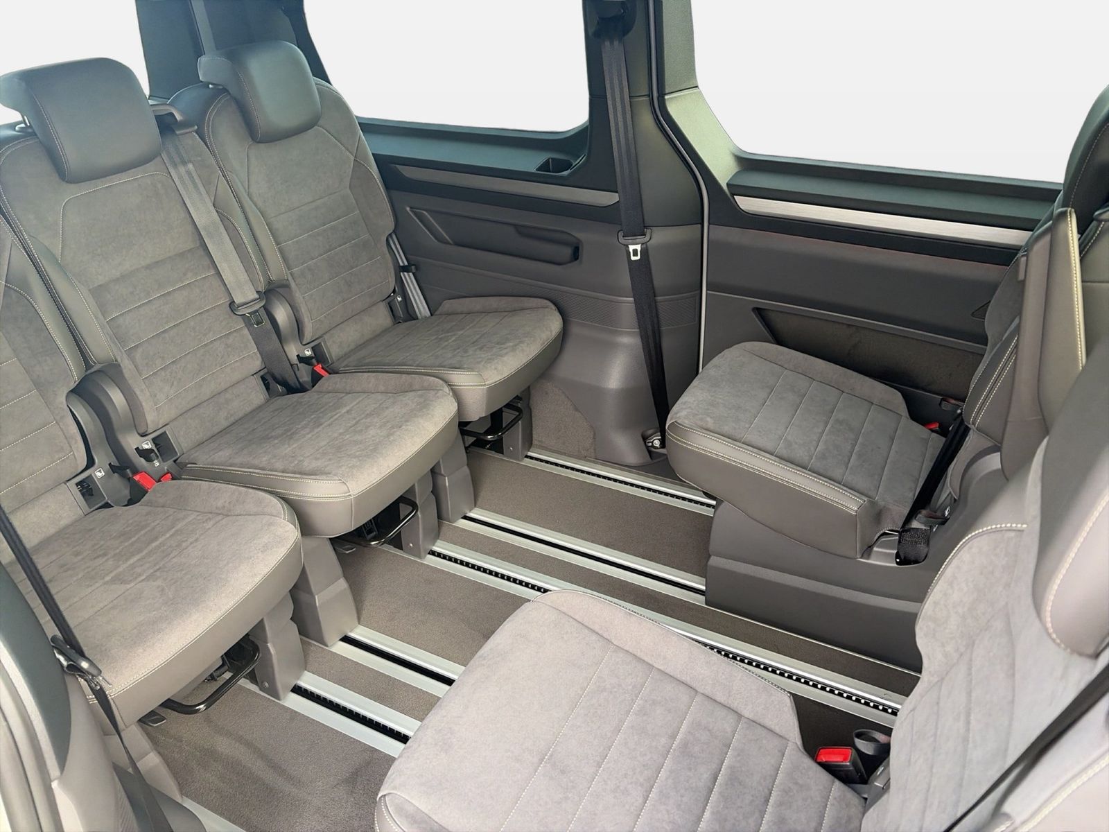 Fahrzeugabbildung Volkswagen Multivan Life Generation Motor: 2.0 l TDI SCR 11 - mit KI generiert/bearbeitet