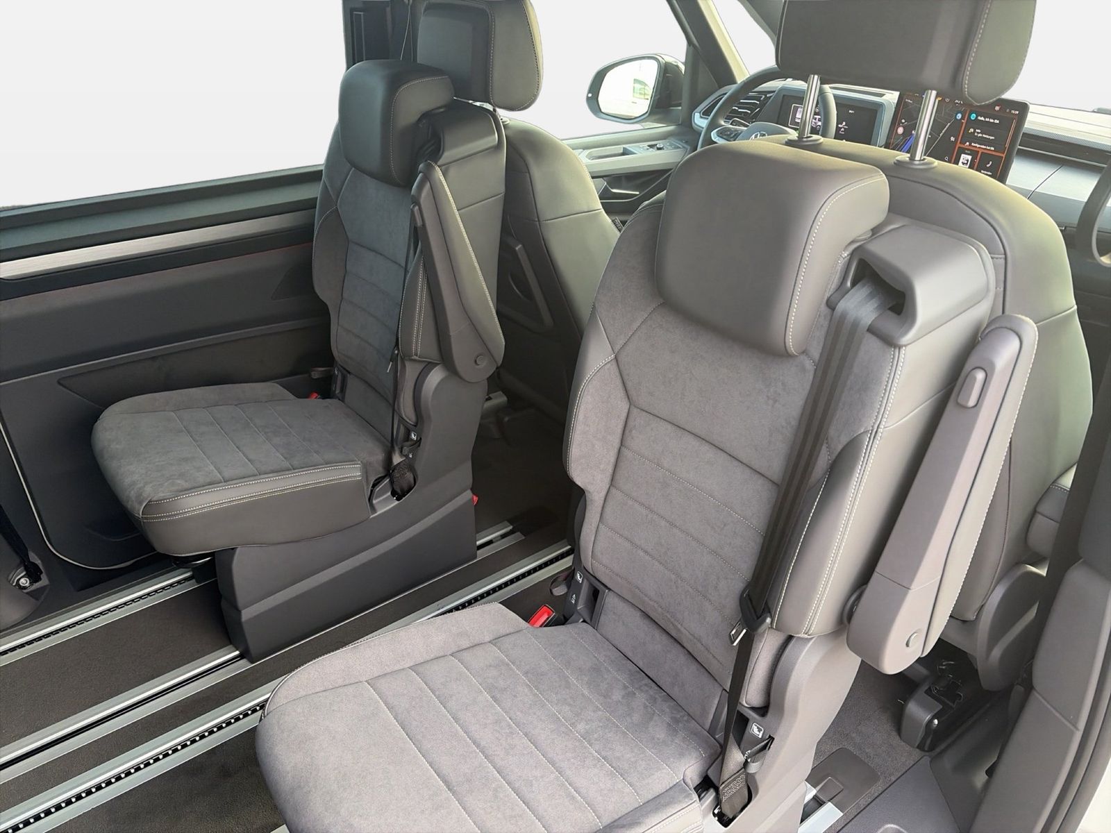 Fahrzeugabbildung Volkswagen Multivan Life Generation Motor: 2.0 l TDI SCR 11 - mit KI generiert/bearbeitet