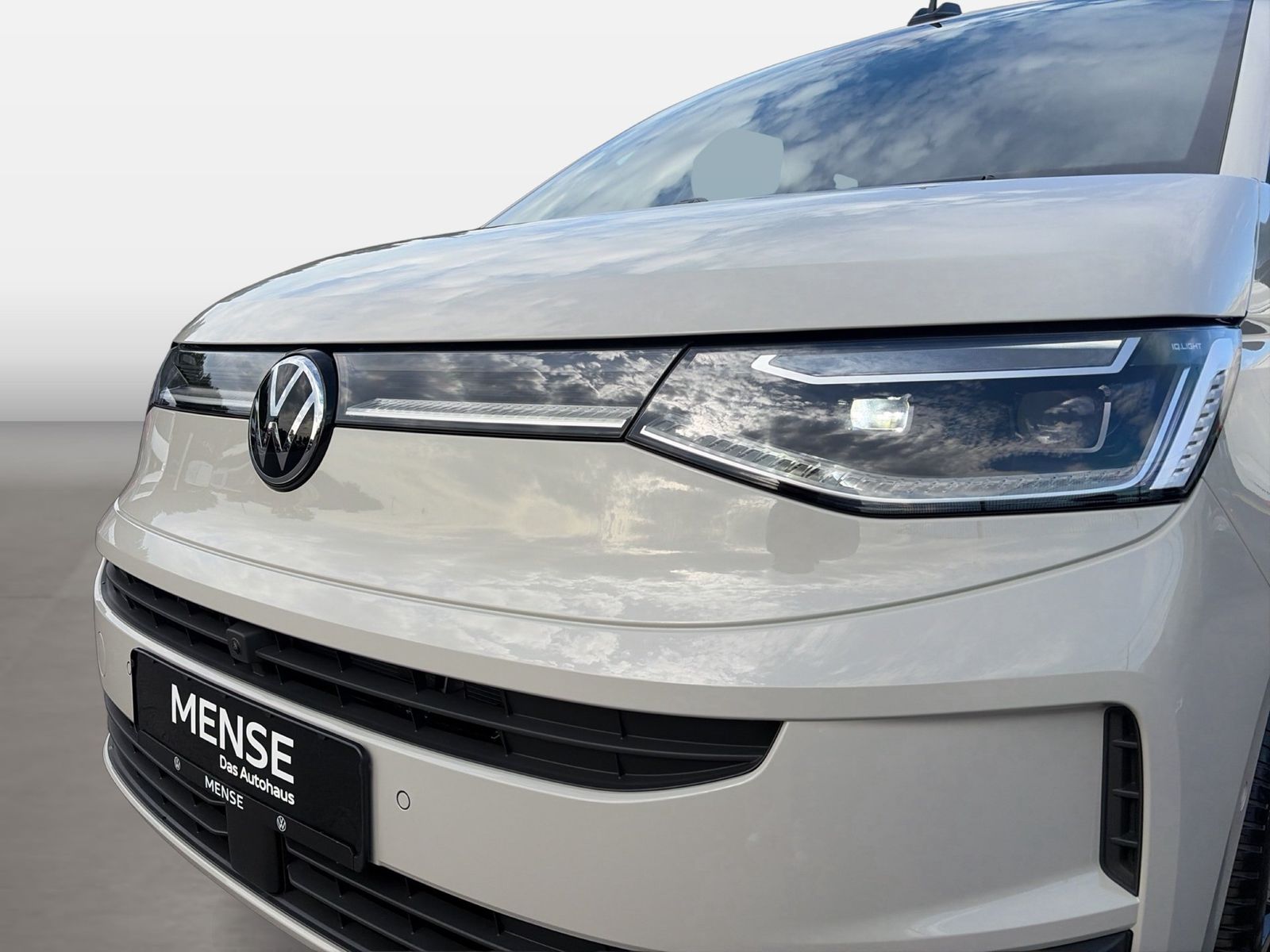 Fahrzeugabbildung Volkswagen Multivan Life Generation Motor: 2.0 l TDI SCR 11 - mit KI generiert/bearbeitet