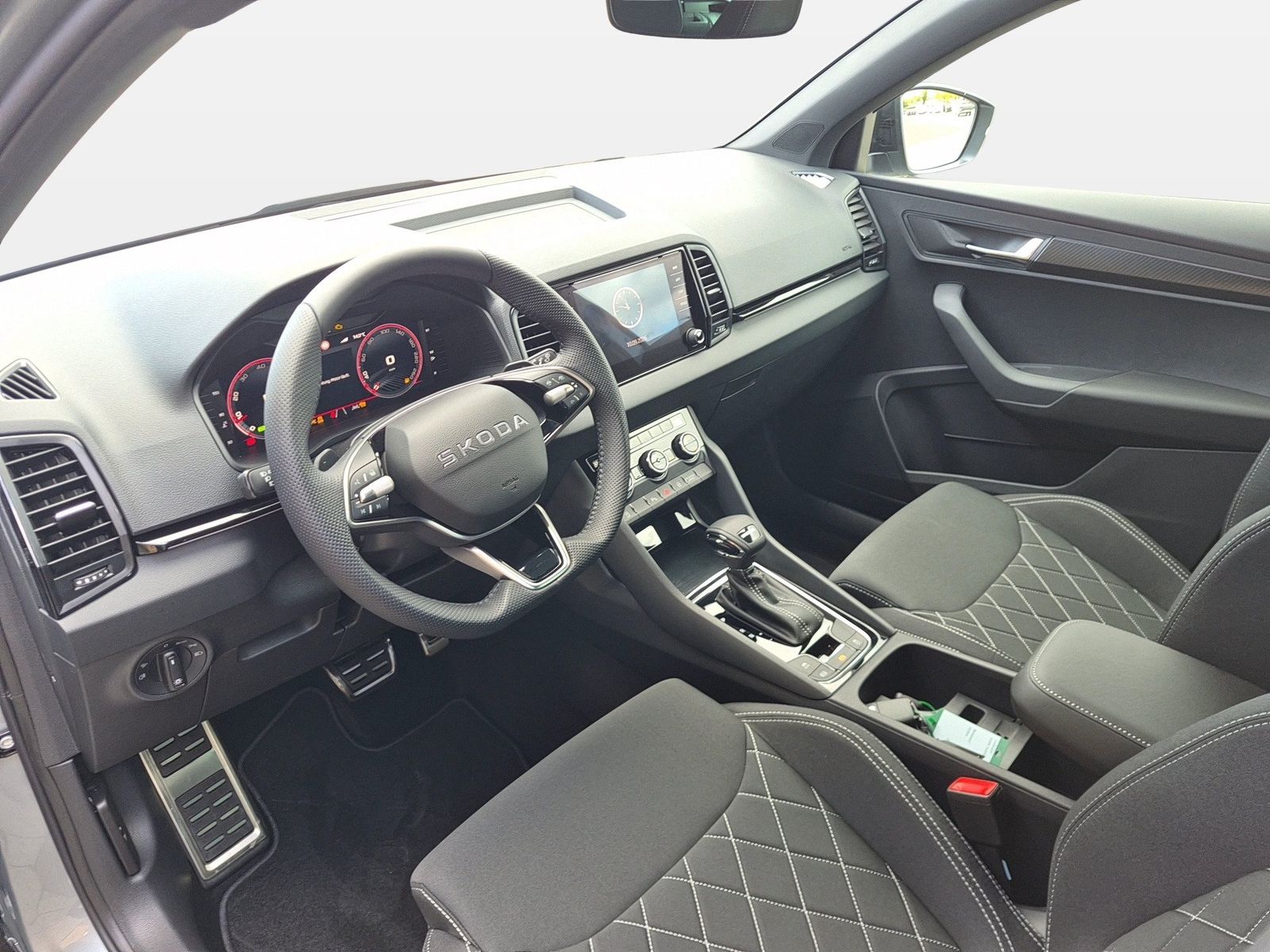 Fahrzeugabbildung SKODA Karoq 1.5 TSI ACT Sportline Matrix AHK 4xSHZG LM - mit KI generiert/bearbeitet