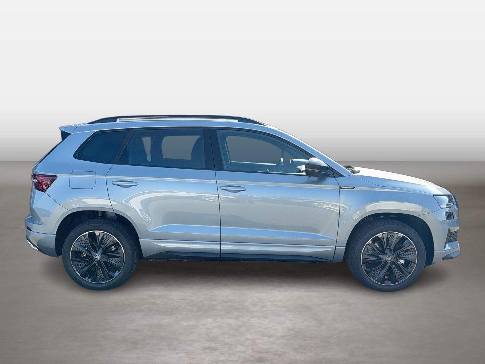 Fahrzeug autohaus mense Fahrzeugabbildung SKODA Karoq 1.5 TSI ACT Sportline Matrix AHK 4xSHZG LM - mit KI generiert/bearbeitet
