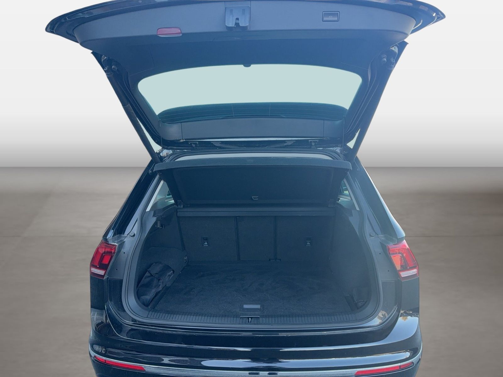 Fahrzeug autohaus mense Fahrzeugabbildung Volkswagen Tiguan 2.0 TSI DSG R-Line CarPlay|AHK|Pano|SD|LM - mit KI generiert/bearbeitet