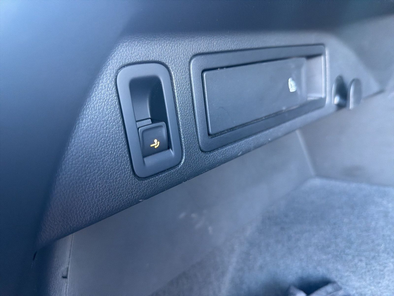 Fahrzeug autohaus mense Fahrzeugabbildung Volkswagen Tiguan 2.0 TSI DSG R-Line CarPlay|AHK|Pano|SD|LM - mit KI generiert/bearbeitet
