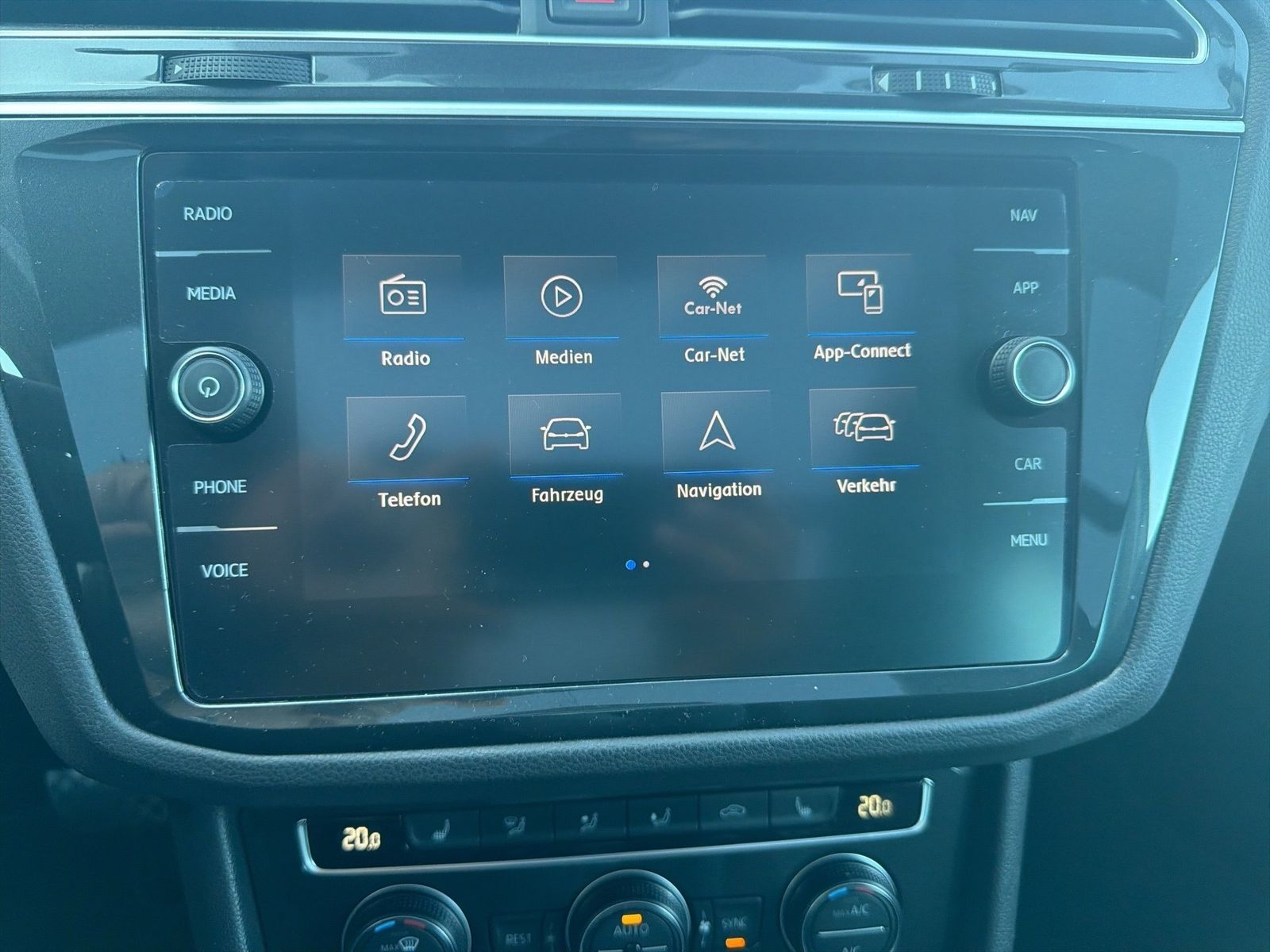 Fahrzeug autohaus mense Fahrzeugabbildung Volkswagen Tiguan 2.0 TSI DSG R-Line CarPlay|AHK|Pano|SD|LM - mit KI generiert/bearbeitet