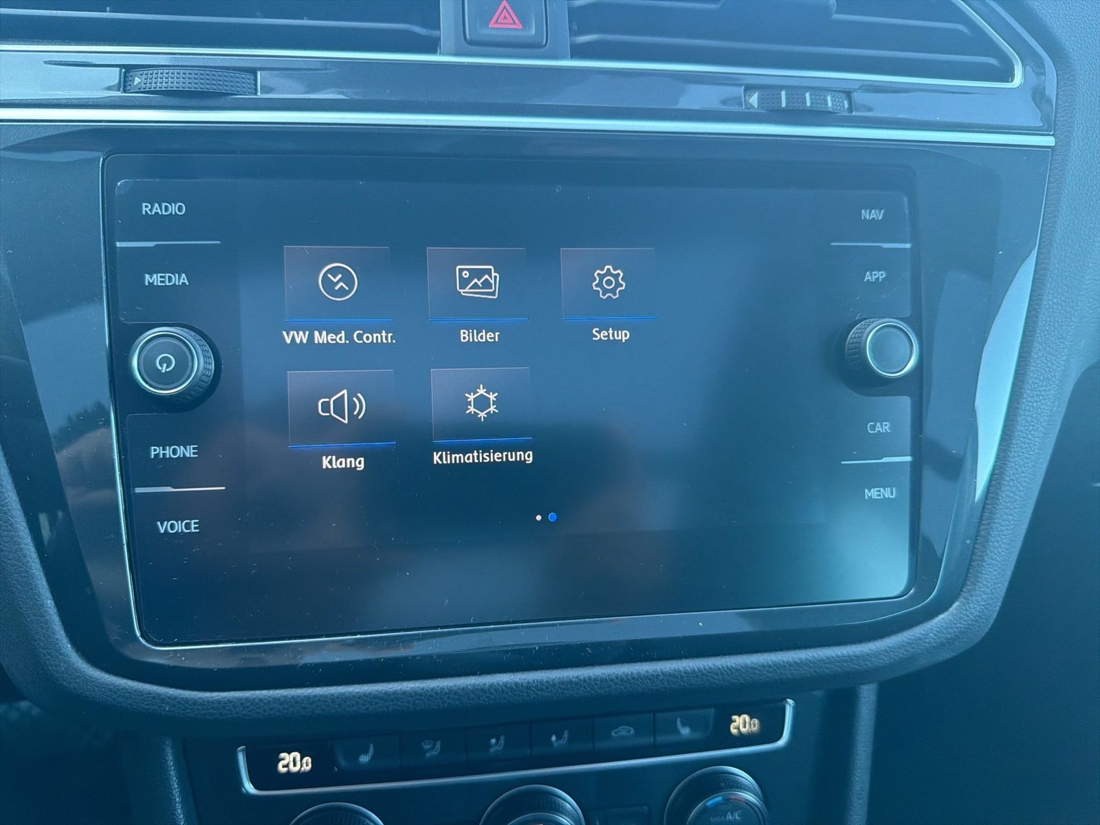 Fahrzeug autohaus mense Fahrzeugabbildung Volkswagen Tiguan 2.0 TSI DSG R-Line CarPlay|AHK|Pano|SD|LM - mit KI generiert/bearbeitet