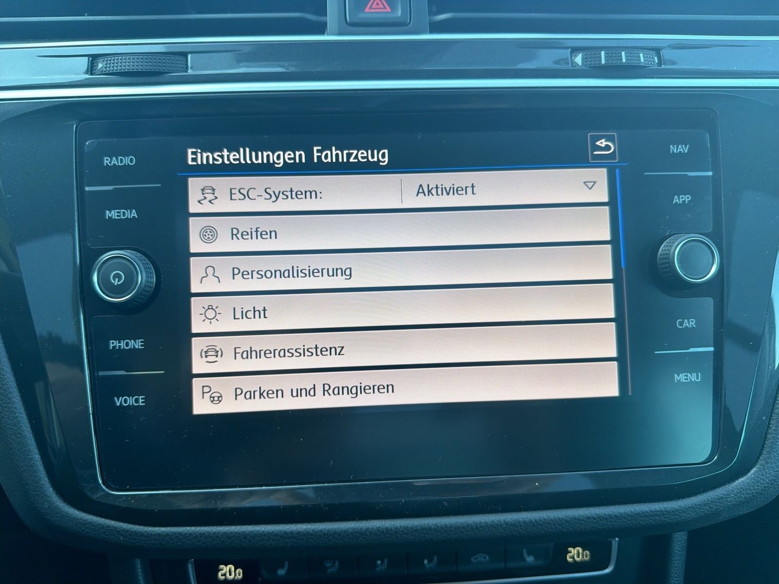 Fahrzeug autohaus mense Fahrzeugabbildung Volkswagen Tiguan 2.0 TSI DSG R-Line CarPlay|AHK|Pano|SD|LM - mit KI generiert/bearbeitet