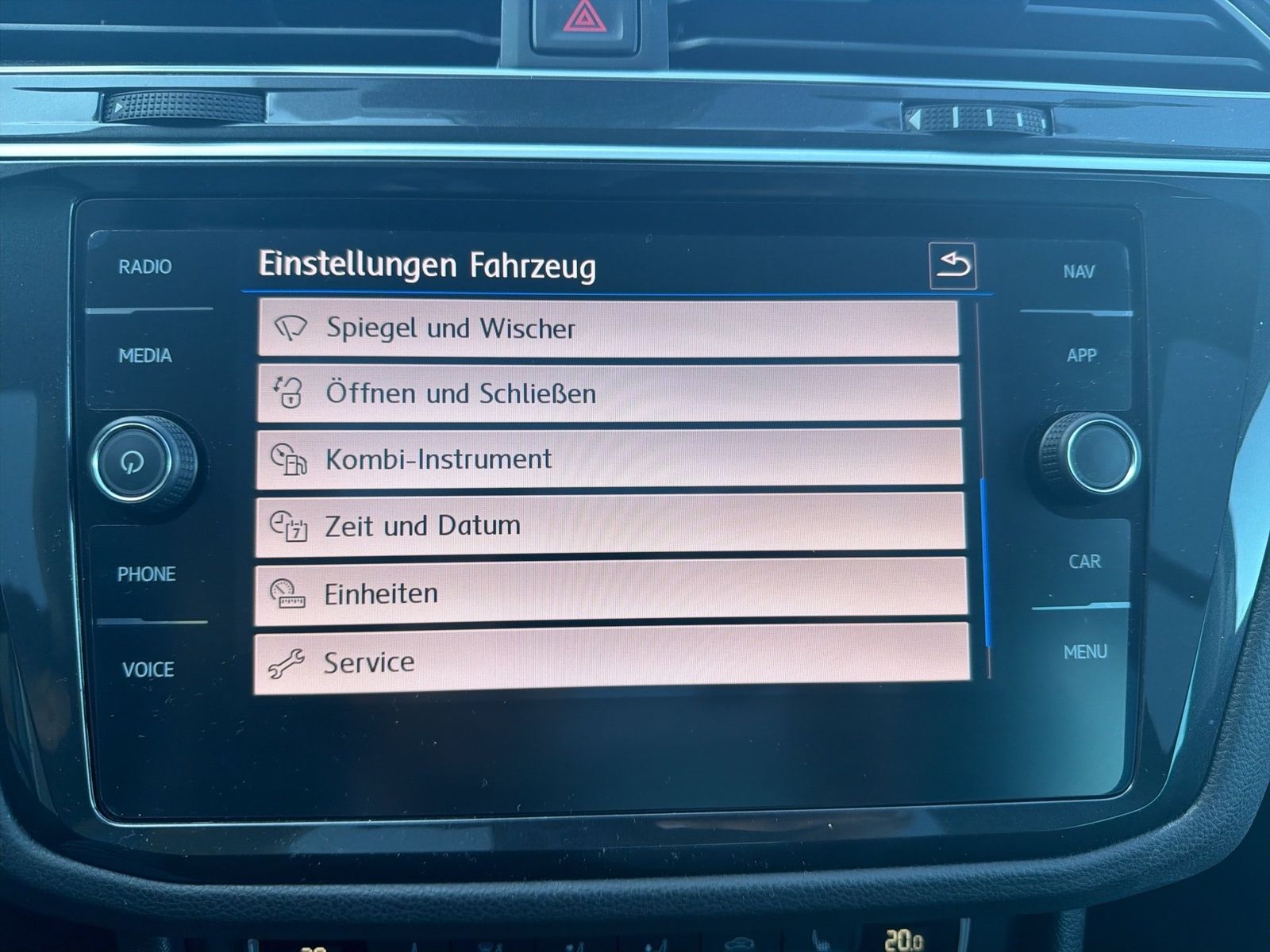 Fahrzeug autohaus mense Fahrzeugabbildung Volkswagen Tiguan 2.0 TSI DSG R-Line CarPlay|AHK|Pano|SD|LM - mit KI generiert/bearbeitet