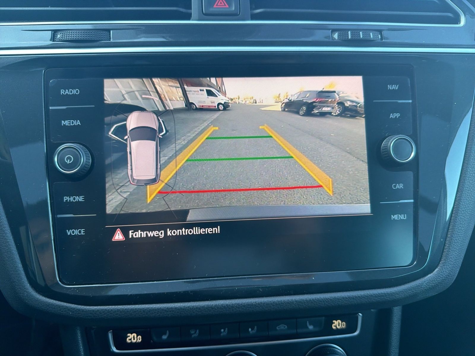 Fahrzeug autohaus mense Fahrzeugabbildung Volkswagen Tiguan 2.0 TSI DSG R-Line CarPlay|AHK|Pano|SD|LM - mit KI generiert/bearbeitet