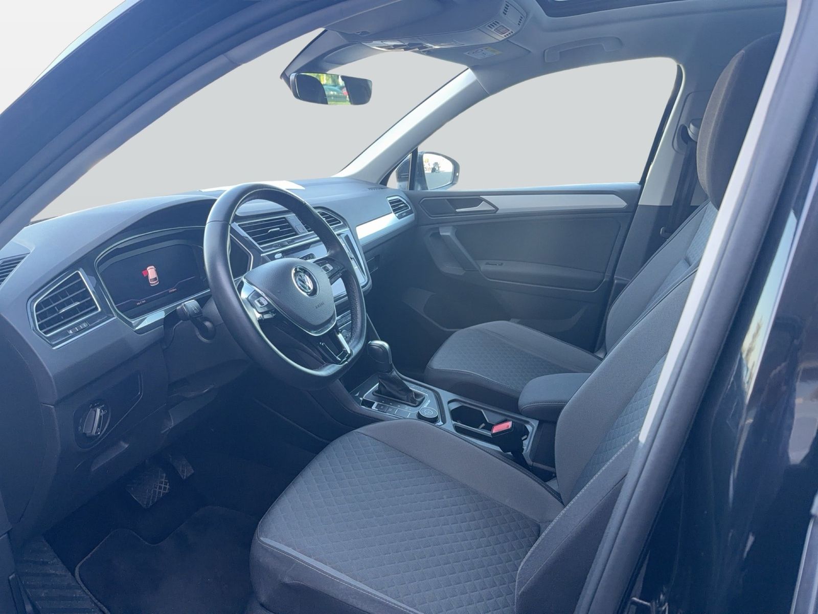 Fahrzeug autohaus mense Fahrzeugabbildung Volkswagen Tiguan 2.0 TSI DSG R-Line CarPlay|AHK|Pano|SD|LM - mit KI generiert/bearbeitet