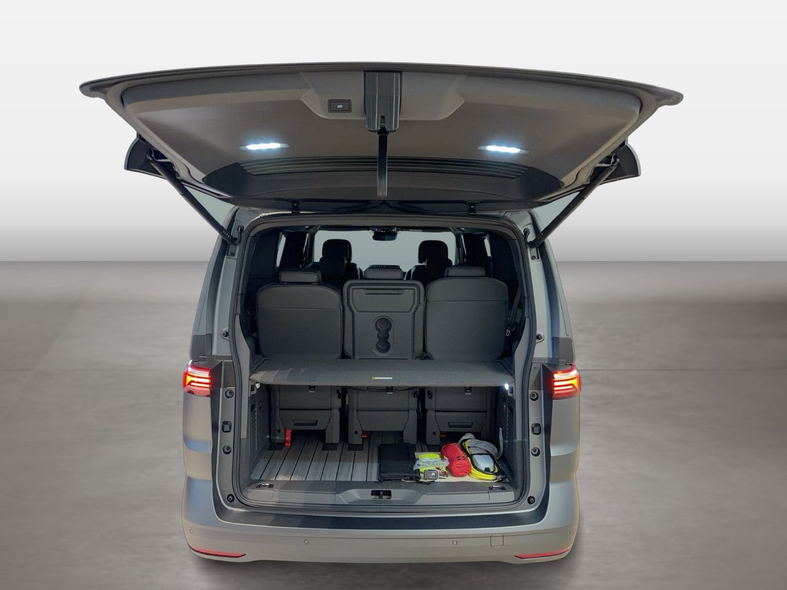 Fahrzeug autohaus mense Fahrzeugabbildung Volkswagen Multivan T7 Generation 1.5 eHybrid 4M 130kW DSG - mit KI generiert/bearbeitet