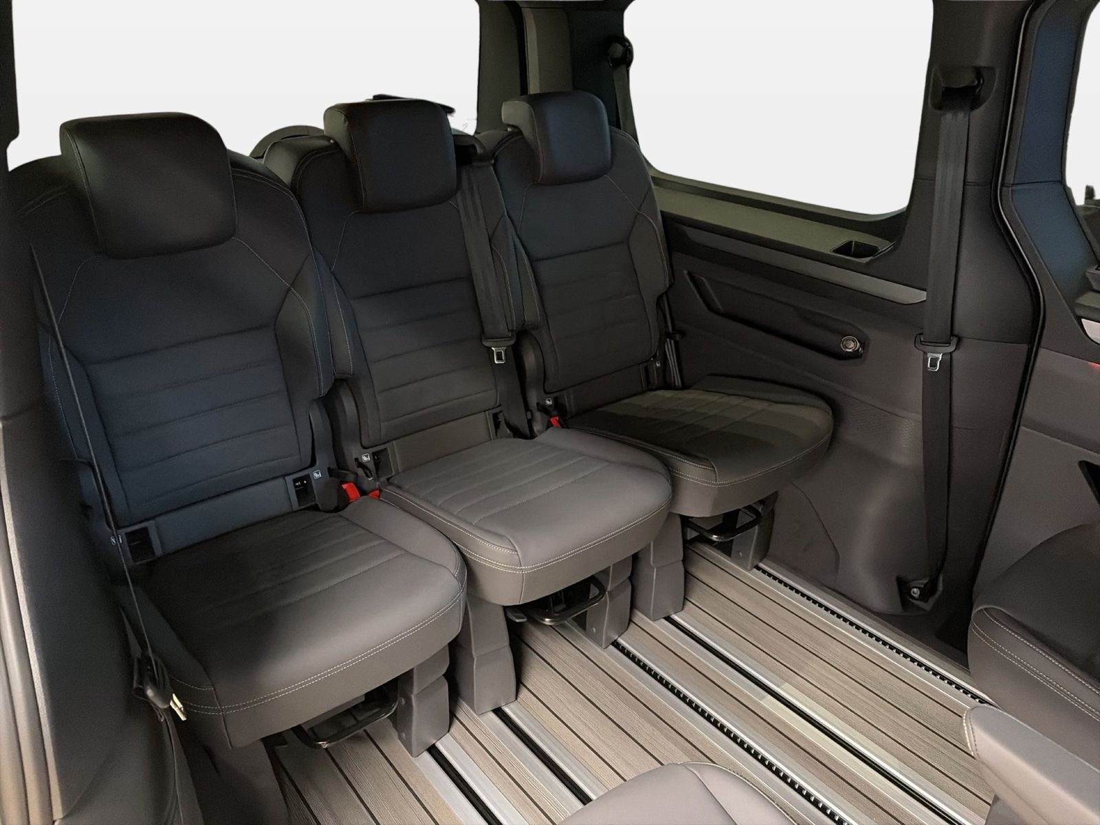 Fahrzeug autohaus mense Fahrzeugabbildung Volkswagen Multivan T7 Generation 1.5 eHybrid 4M 130kW DSG - mit KI generiert/bearbeitet
