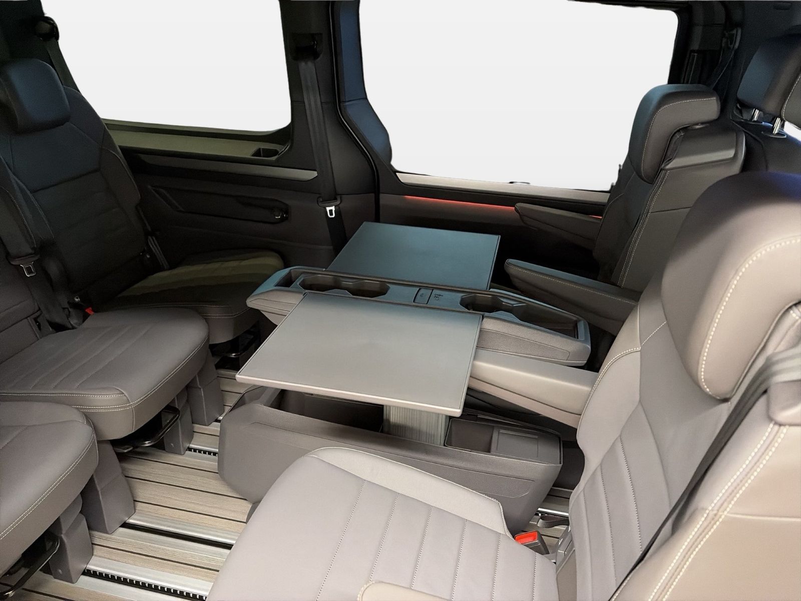 Fahrzeug autohaus mense Fahrzeugabbildung Volkswagen Multivan T7 Generation 1.5 eHybrid 4M 130kW DSG - mit KI generiert/bearbeitet