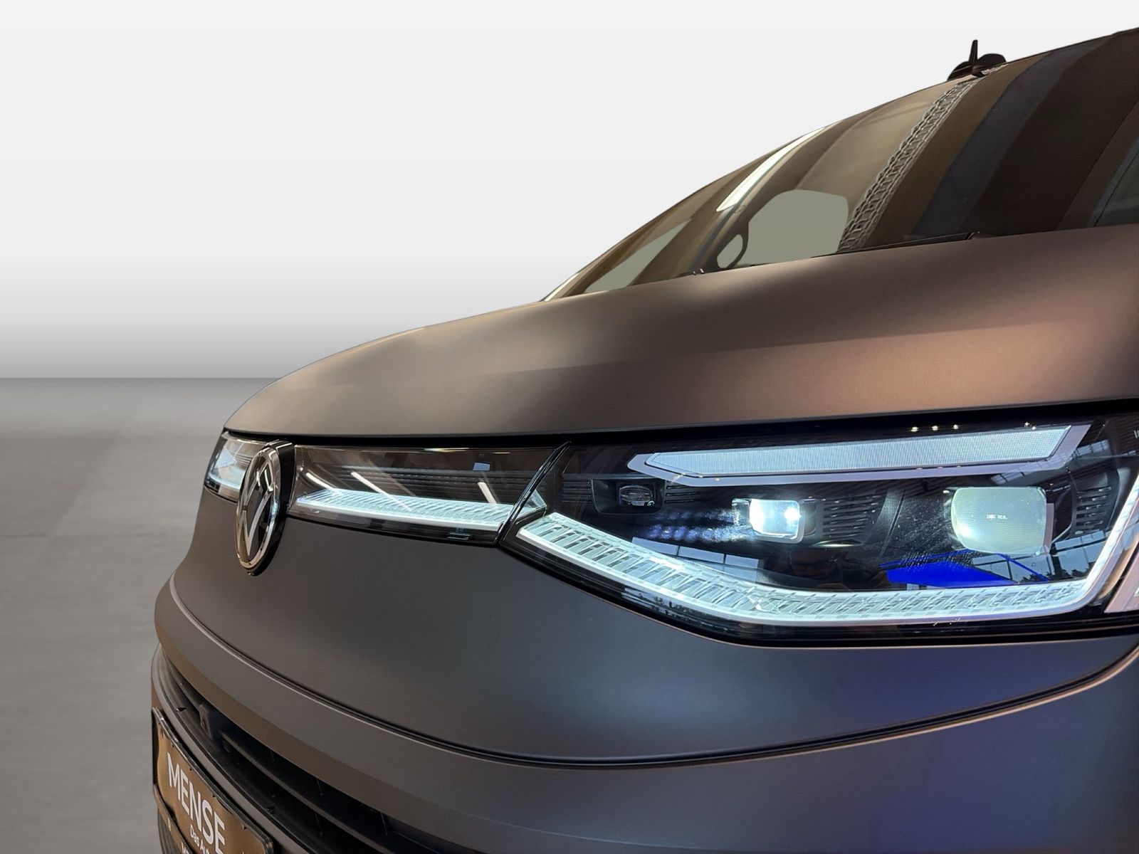 Fahrzeug autohaus mense Fahrzeugabbildung Volkswagen Multivan T7 Generation 1.5 eHybrid 4M 130kW DSG - mit KI generiert/bearbeitet