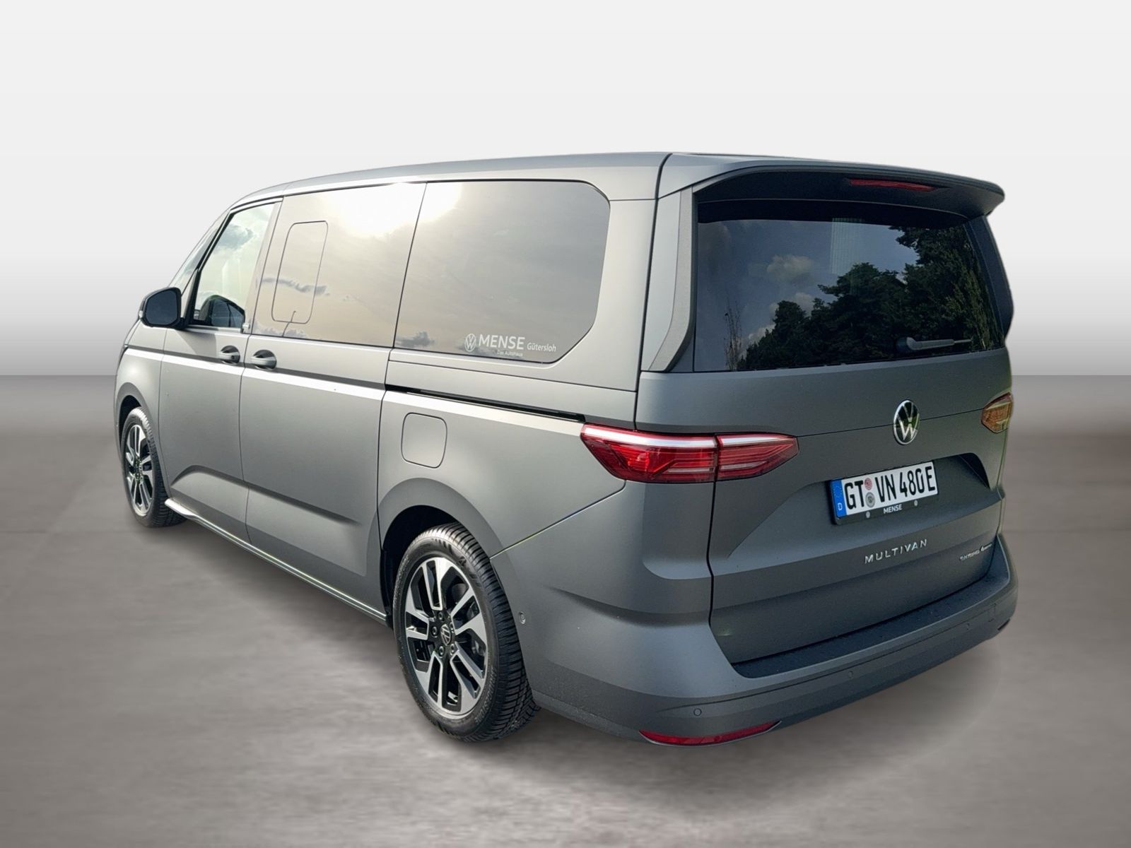 Fahrzeug autohaus mense Fahrzeugabbildung Volkswagen Multivan T7 Generation 1.5 eHybrid 4M 130kW DSG - mit KI generiert/bearbeitet