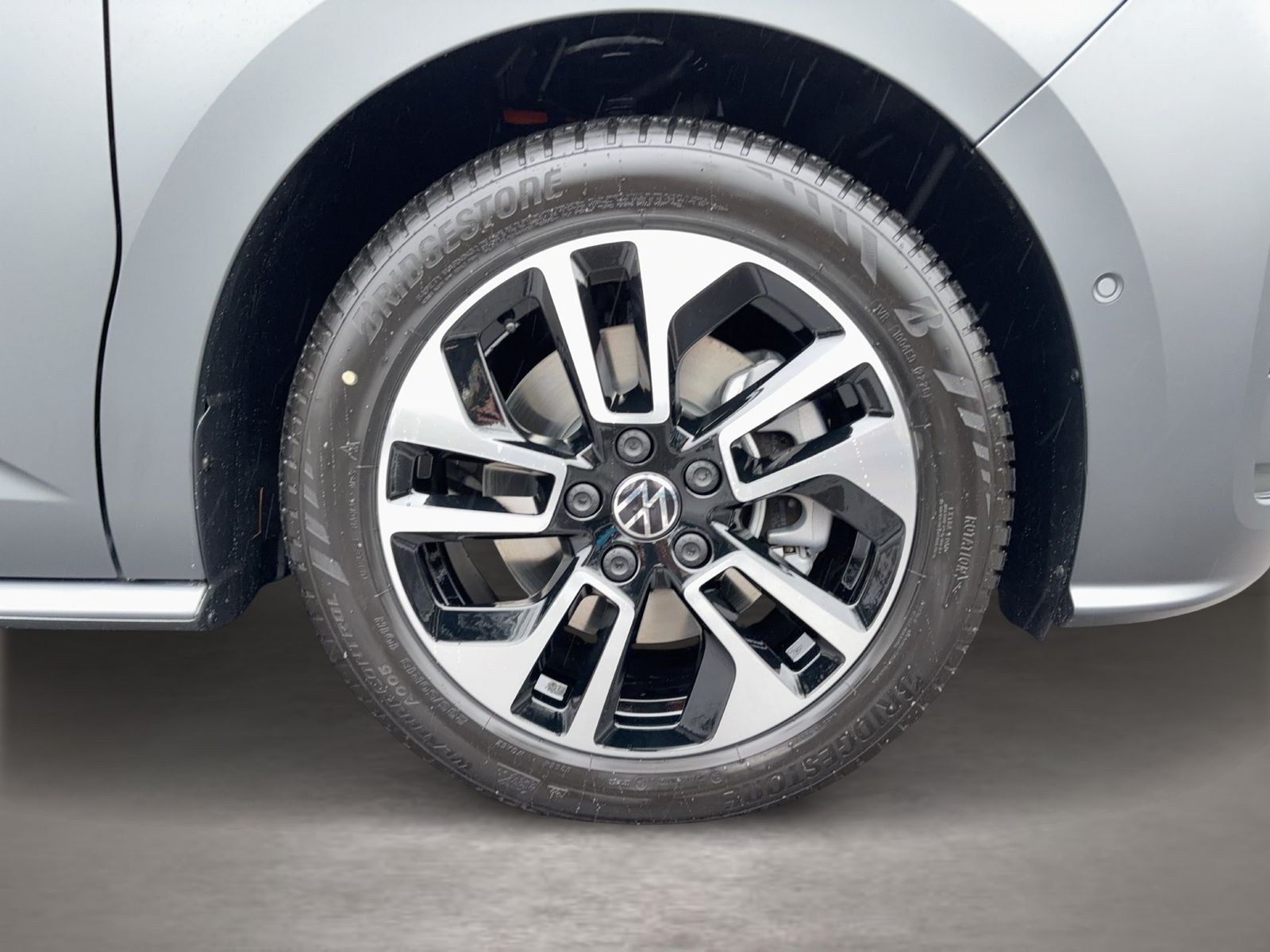 Fahrzeug autohaus mense Fahrzeugabbildung Volkswagen Multivan T7 Generation 1.5 eHybrid 4M 130kW DSG - mit KI generiert/bearbeitet