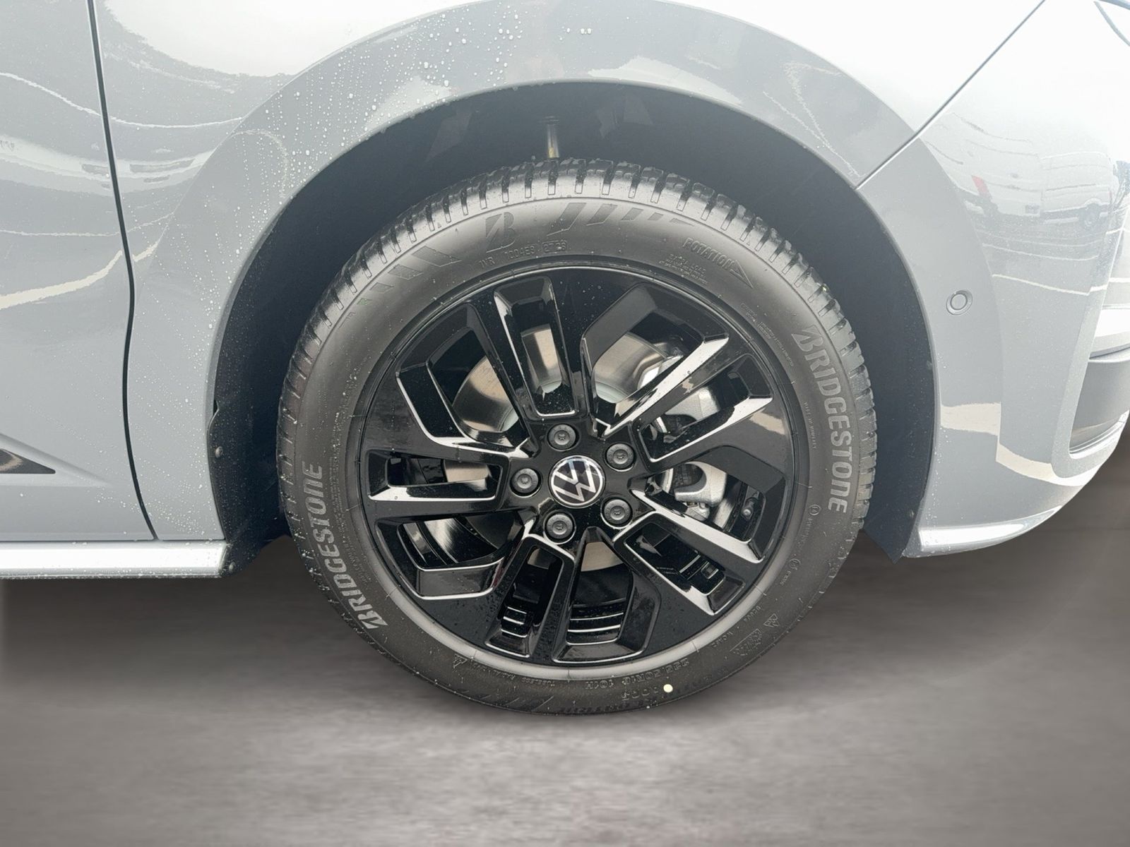 Fahrzeugabbildung Volkswagen Multivan Life Edition Motor: 2.0 l TDI SCR 110 k - mit KI generiert/bearbeitet