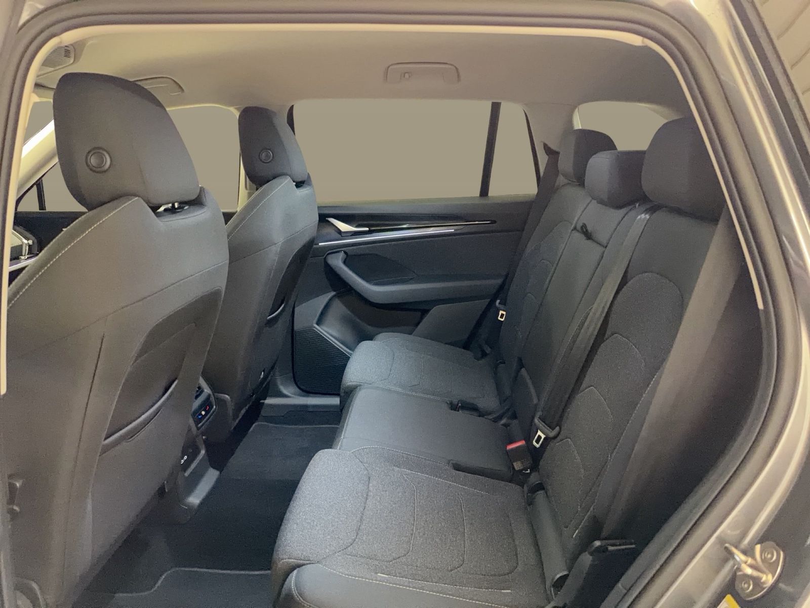 Fahrzeugabbildung SKODA Kodiaq Selection 2.0l TDI 142kW 7-Gang-DSG 4x4 A - mit KI generiert/bearbeitet