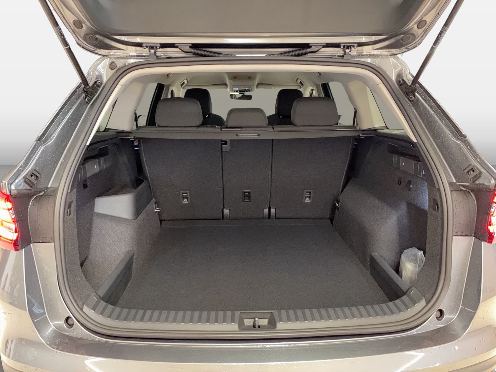 Fahrzeugabbildung SKODA Kodiaq Selection 2.0l TDI 142kW 7-Gang-DSG 4x4 A - mit KI generiert/bearbeitet