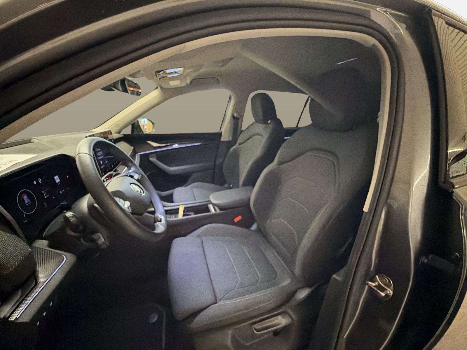 Fahrzeugabbildung SKODA Kodiaq Selection 2.0l TDI 142kW 7-Gang-DSG 4x4 A - mit KI generiert/bearbeitet