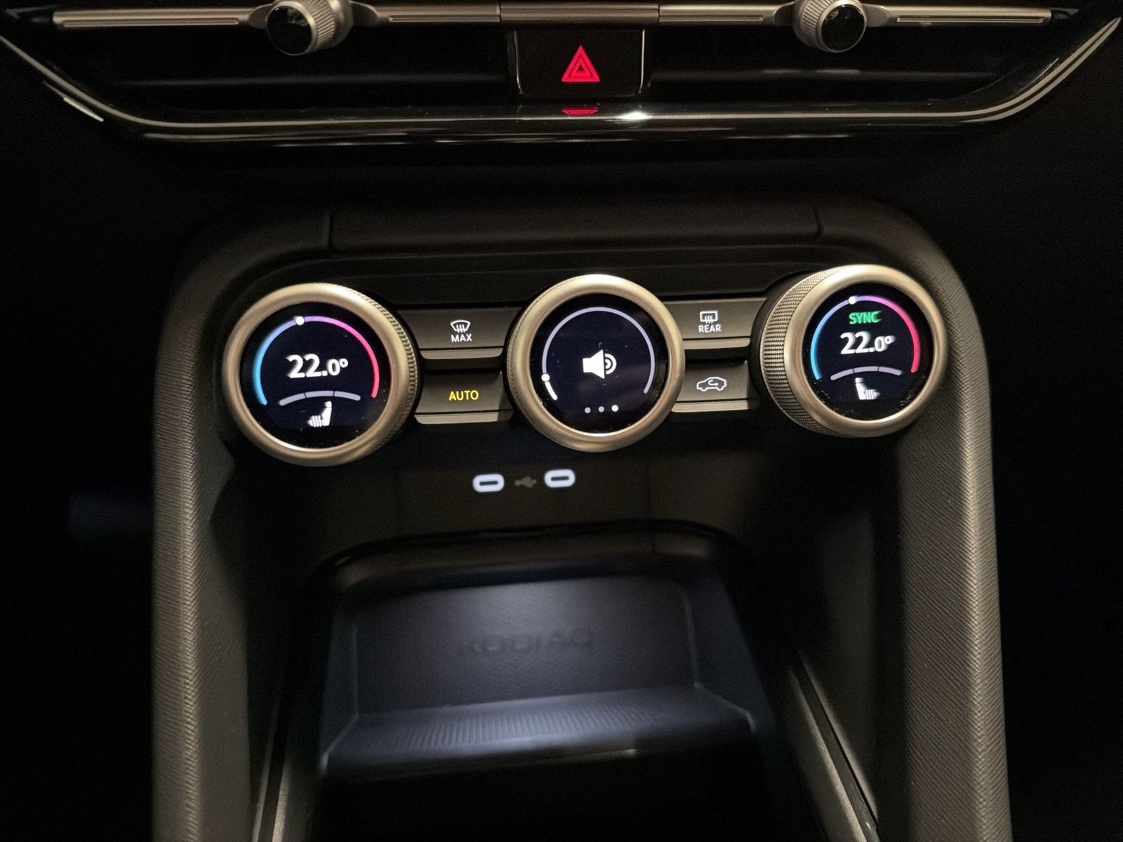 Fahrzeugabbildung SKODA Kodiaq Selection 2.0l TDI 142kW 7-Gang-DSG 4x4 A - mit KI generiert/bearbeitet