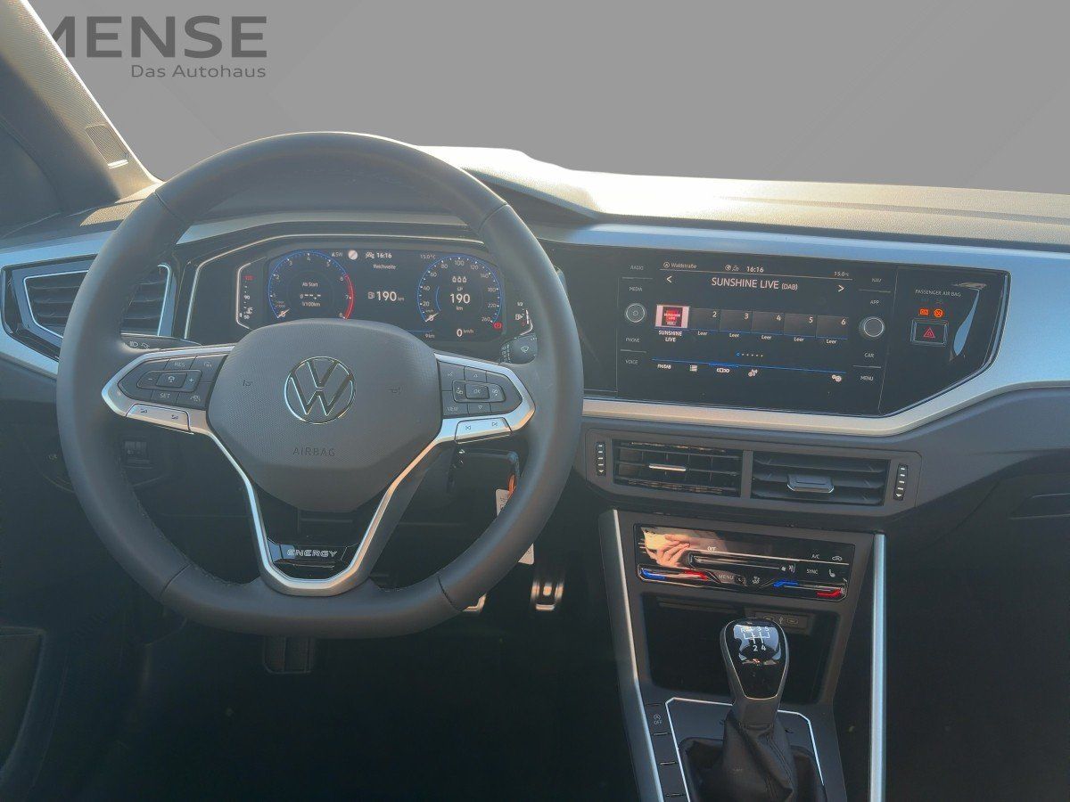 Fahrzeugabbildung Volkswagen Taigo Life 1.0 l TSI 5-Gang CarPlay ACC LED PDC - mit KI generiert/bearbeitet