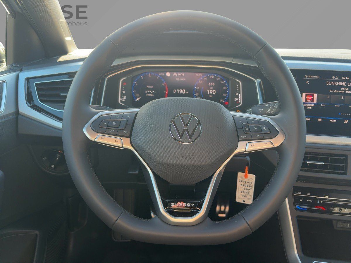 Fahrzeugabbildung Volkswagen Taigo Life 1.0 l TSI 5-Gang CarPlay ACC LED PDC - mit KI generiert/bearbeitet