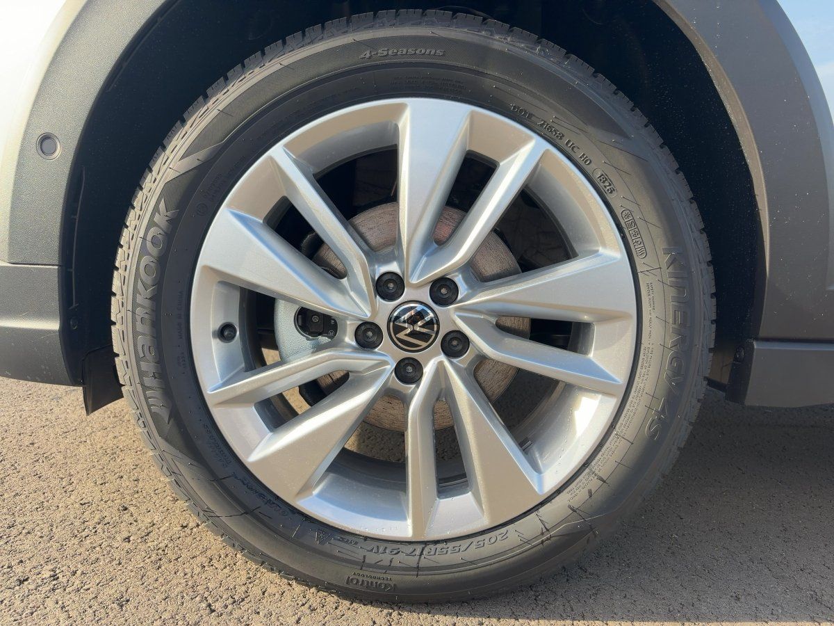 Fahrzeugabbildung Volkswagen Taigo Life 1.0 l TSI 5-Gang CarPlay ACC LED PDC - mit KI generiert/bearbeitet
