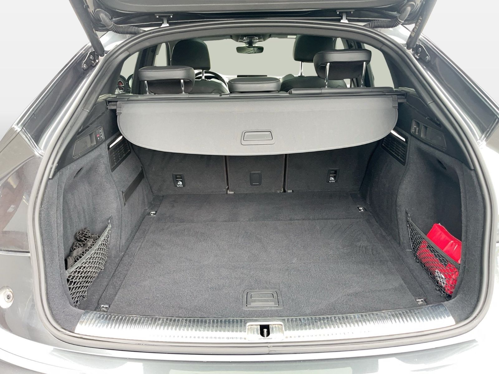 Fahrzeugabbildung Audi SQ5 Sportback 3.0 TDI Quattro Tiptronic Matrix - mit KI generiert/bearbeitet