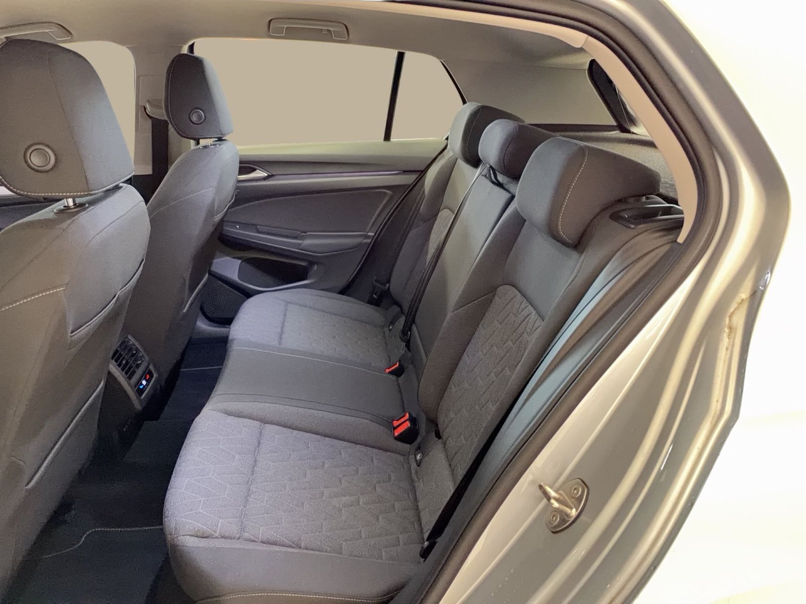 Fahrzeug autohaus mense Fahrzeugabbildung Volkswagen Golf VIII 1.5 TSI Life IQ.Light Matrix CarPlay - mit KI generiert/bearbeitet