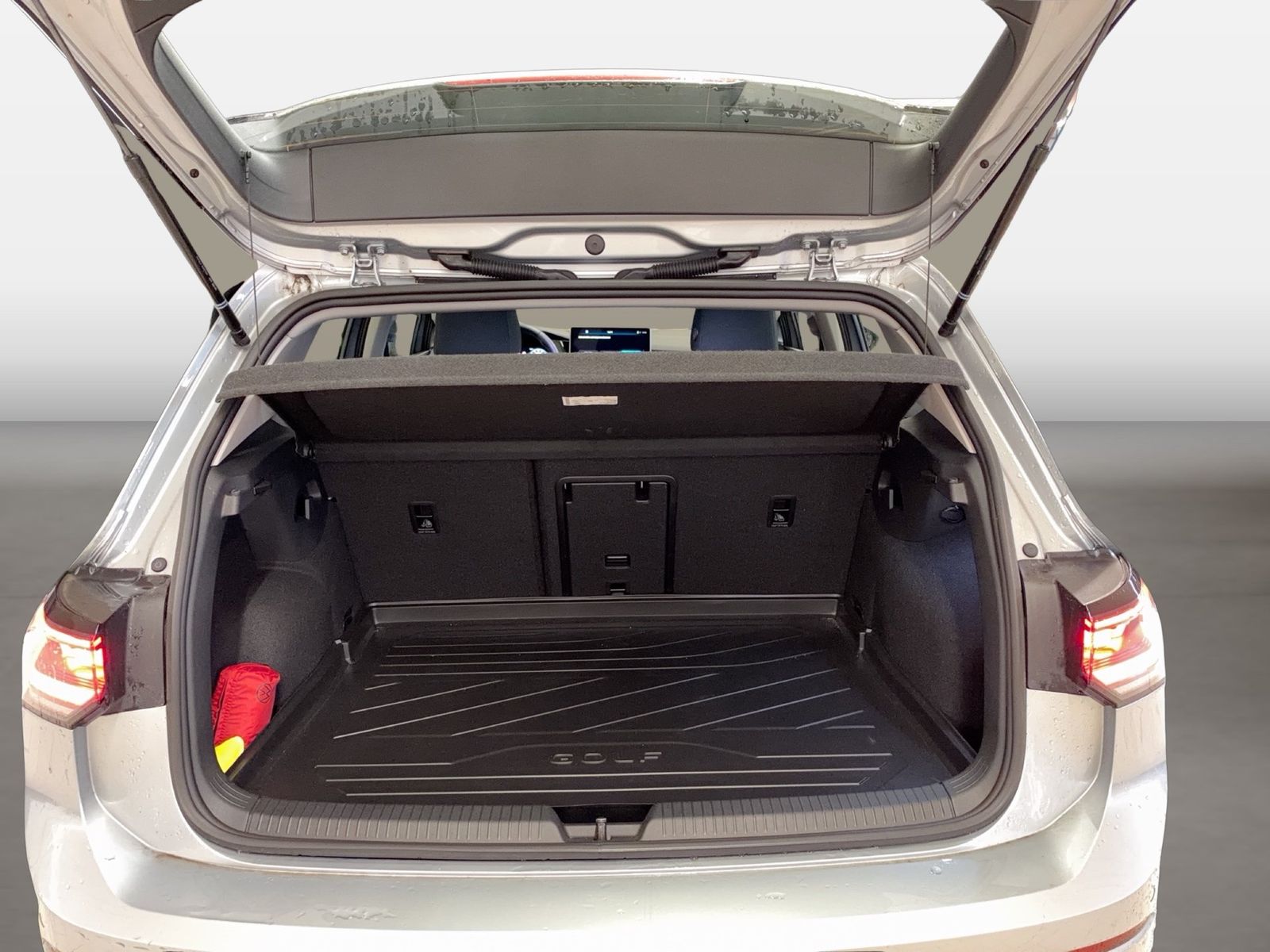 Fahrzeug autohaus mense Fahrzeugabbildung Volkswagen Golf VIII 1.5 TSI Life IQ.Light Matrix CarPlay - mit KI generiert/bearbeitet