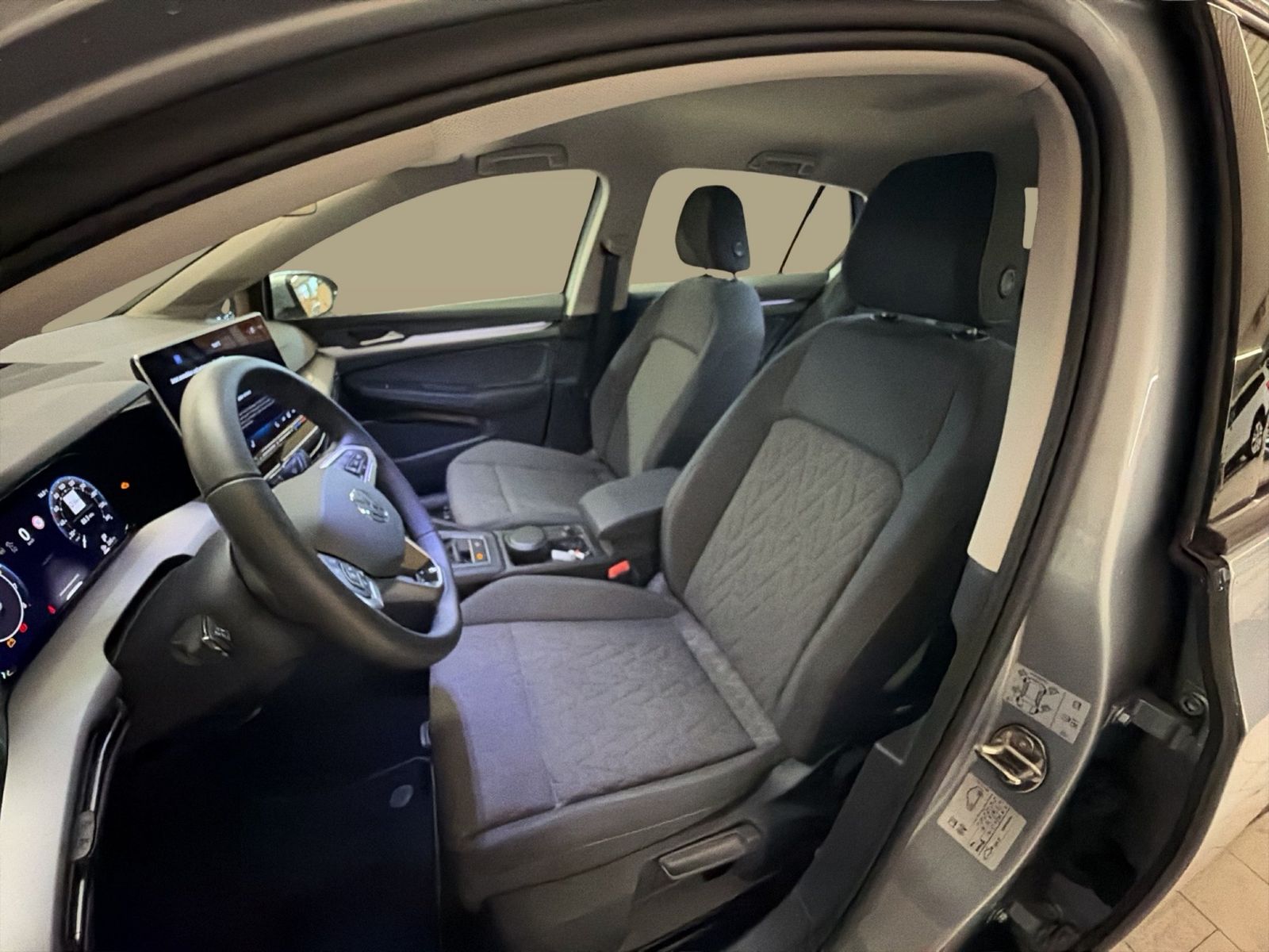Fahrzeug autohaus mense Fahrzeugabbildung Volkswagen Golf VIII 1.5 TSI Life IQ.Light Matrix CarPlay - mit KI generiert/bearbeitet
