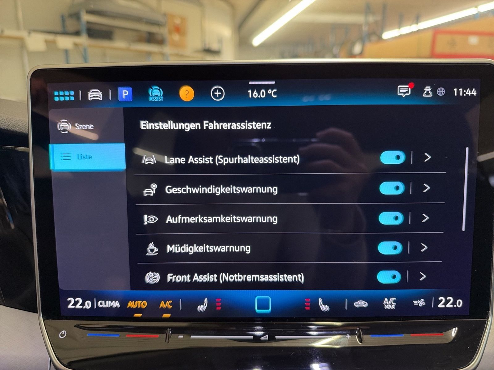 Fahrzeug autohaus mense Fahrzeugabbildung Volkswagen Golf VIII 1.5 TSI Life IQ.Light Matrix CarPlay - mit KI generiert/bearbeitet