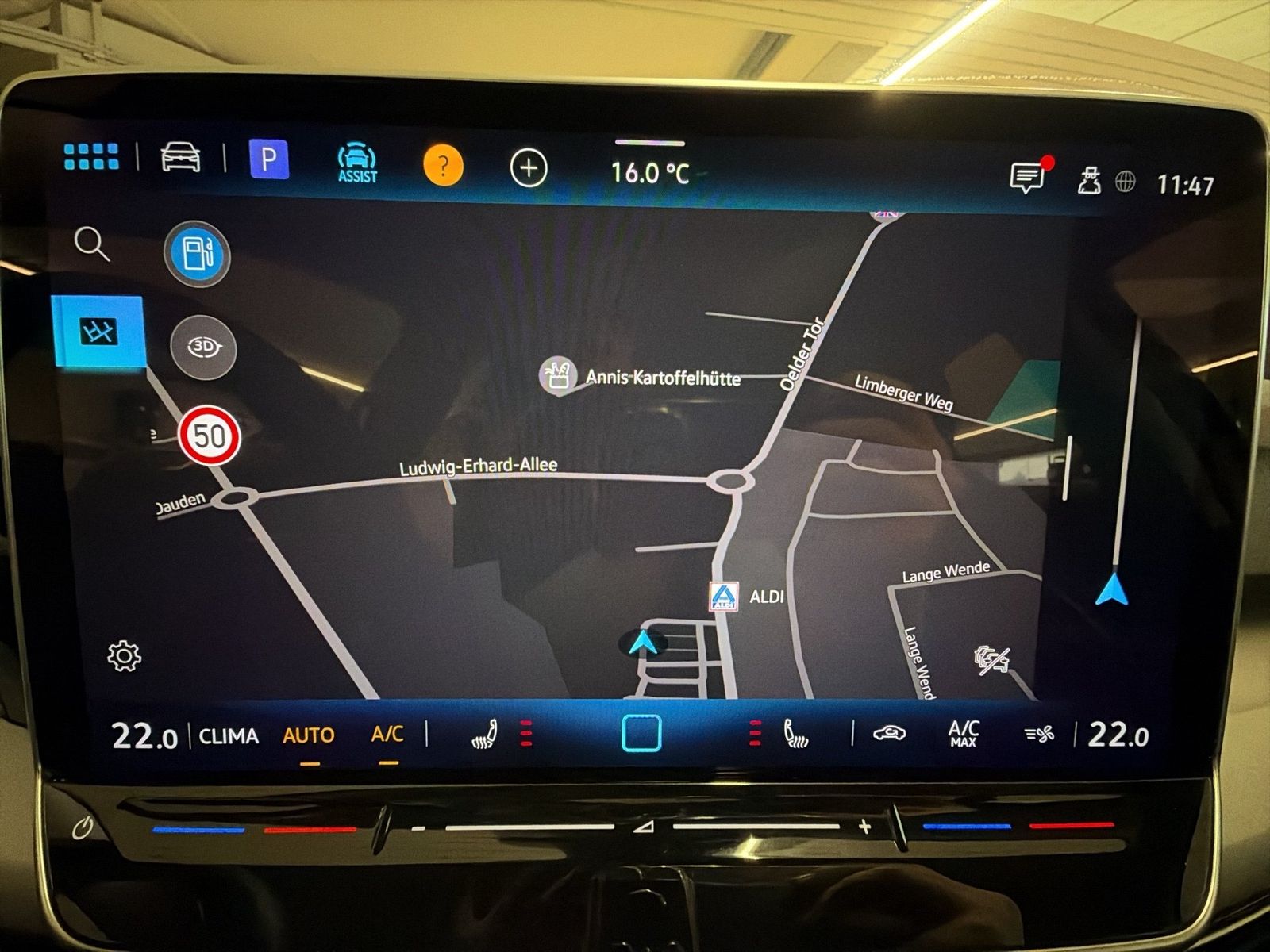 Fahrzeug autohaus mense Fahrzeugabbildung Volkswagen Golf VIII 1.5 TSI Life IQ.Light Matrix CarPlay - mit KI generiert/bearbeitet