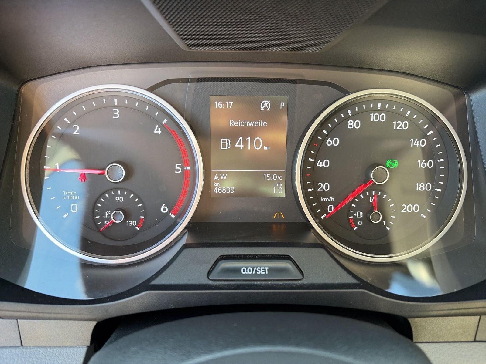 Fahrzeugabbildung Volkswagen Crafter Kasten 35 2.0 TDI 103kW CarPlay AHK ACC - mit KI generiert/bearbeitet