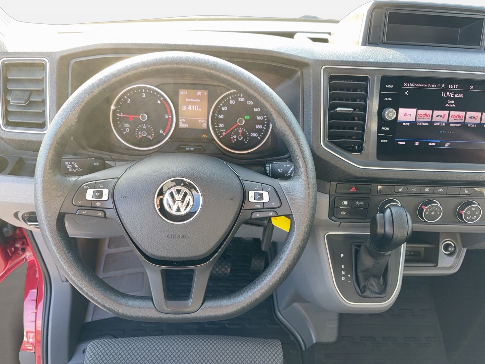 Fahrzeugabbildung Volkswagen Crafter Kasten 35 2.0 TDI 103kW CarPlay AHK ACC - mit KI generiert/bearbeitet