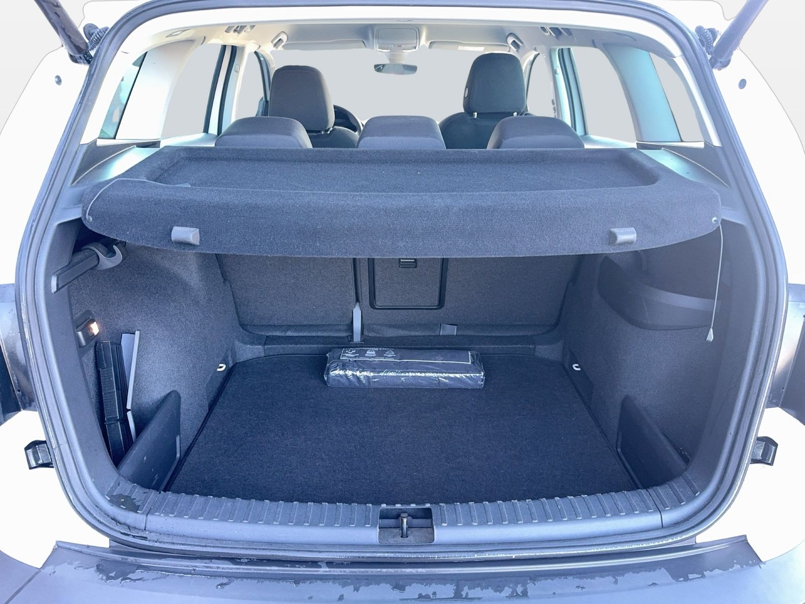 Fahrzeugabbildung SKODA Karoq Style 1.5l TSI 110kW 7-Gang-DSG 4xSHZG LED - mit KI generiert/bearbeitet