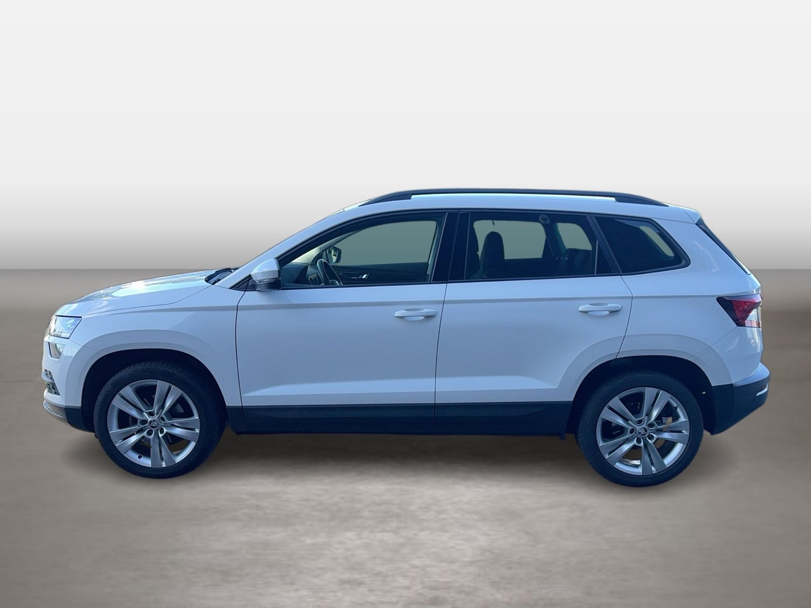 Fahrzeugabbildung SKODA Karoq Style 1.5l TSI 110kW 7-Gang-DSG 4xSHZG LED - mit KI generiert/bearbeitet