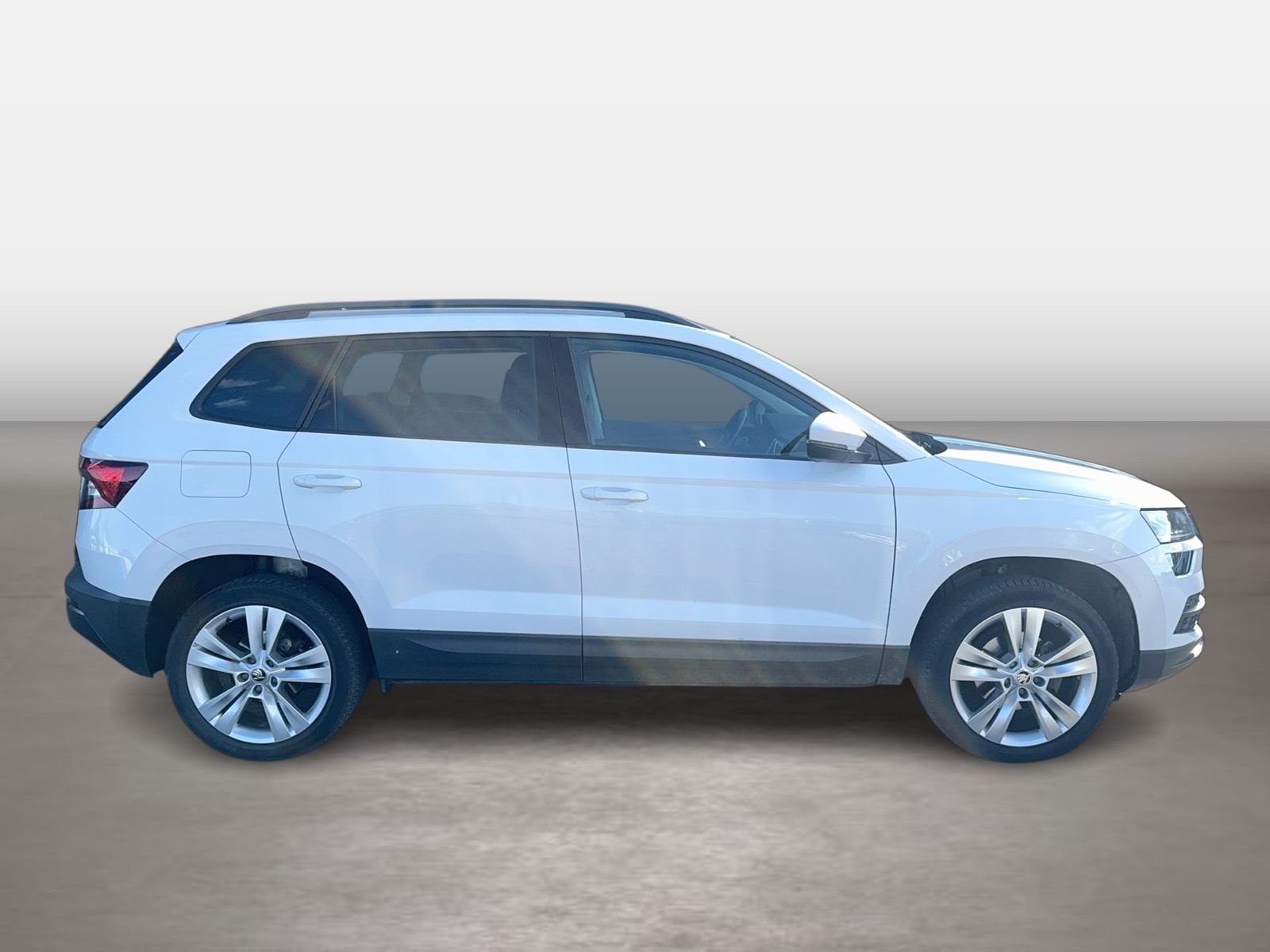 Fahrzeugabbildung SKODA Karoq Style 1.5l TSI 110kW 7-Gang-DSG 4xSHZG LED - mit KI generiert/bearbeitet